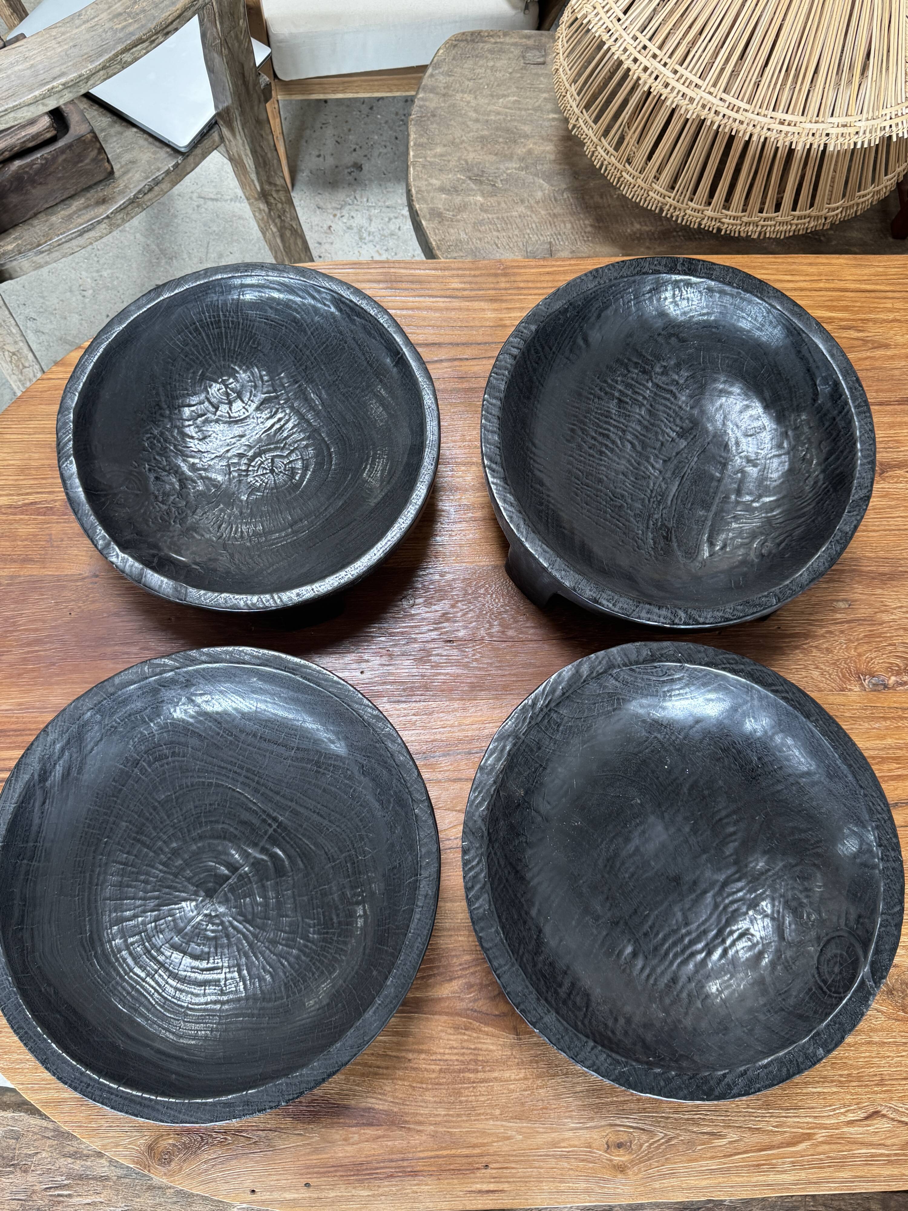 Cut in monoxyl mango wood