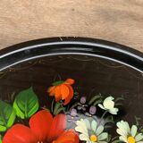 Vintage round tray in enamelled sheet metal - hand-painted floral decoration