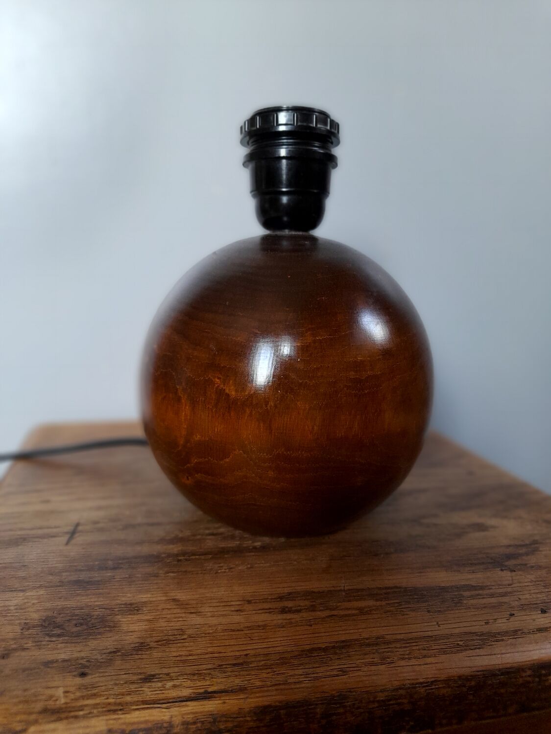 Table lamp foot ball dark solid wood Tournerie du sou, France