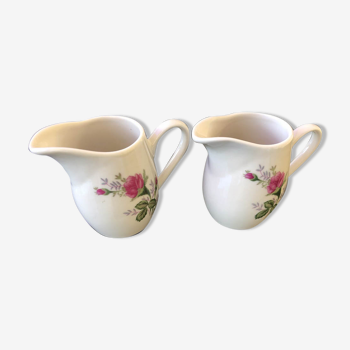 2 porcelain pots decorated with rose