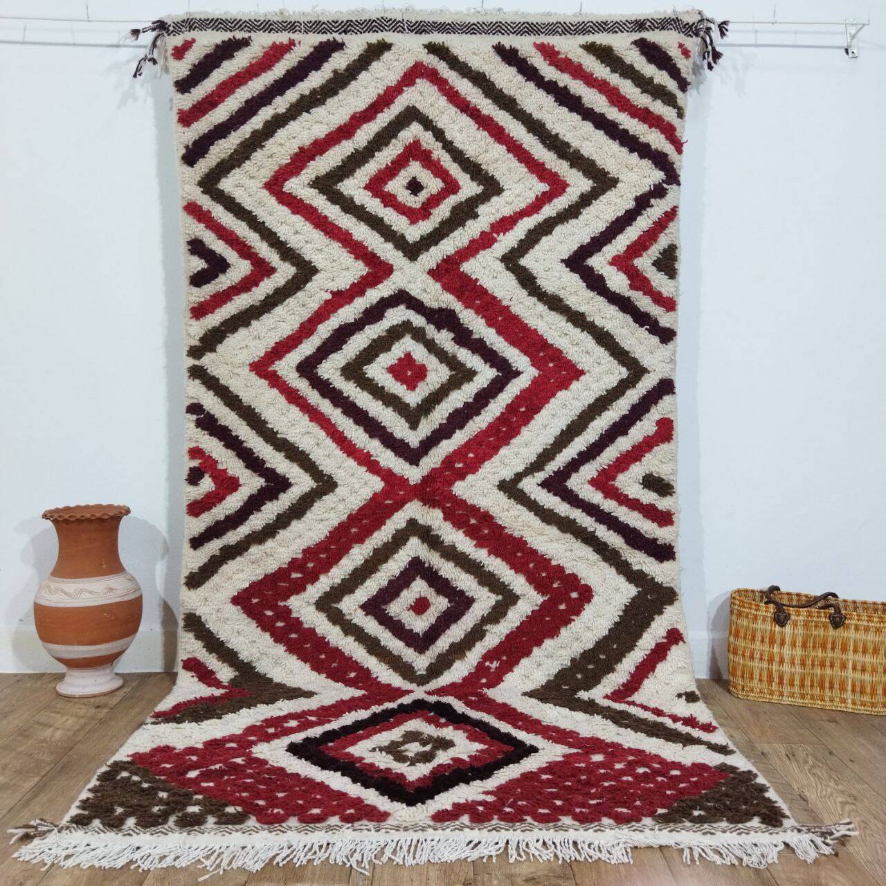 Handmade moroccan berber rug 254 x 136 cm