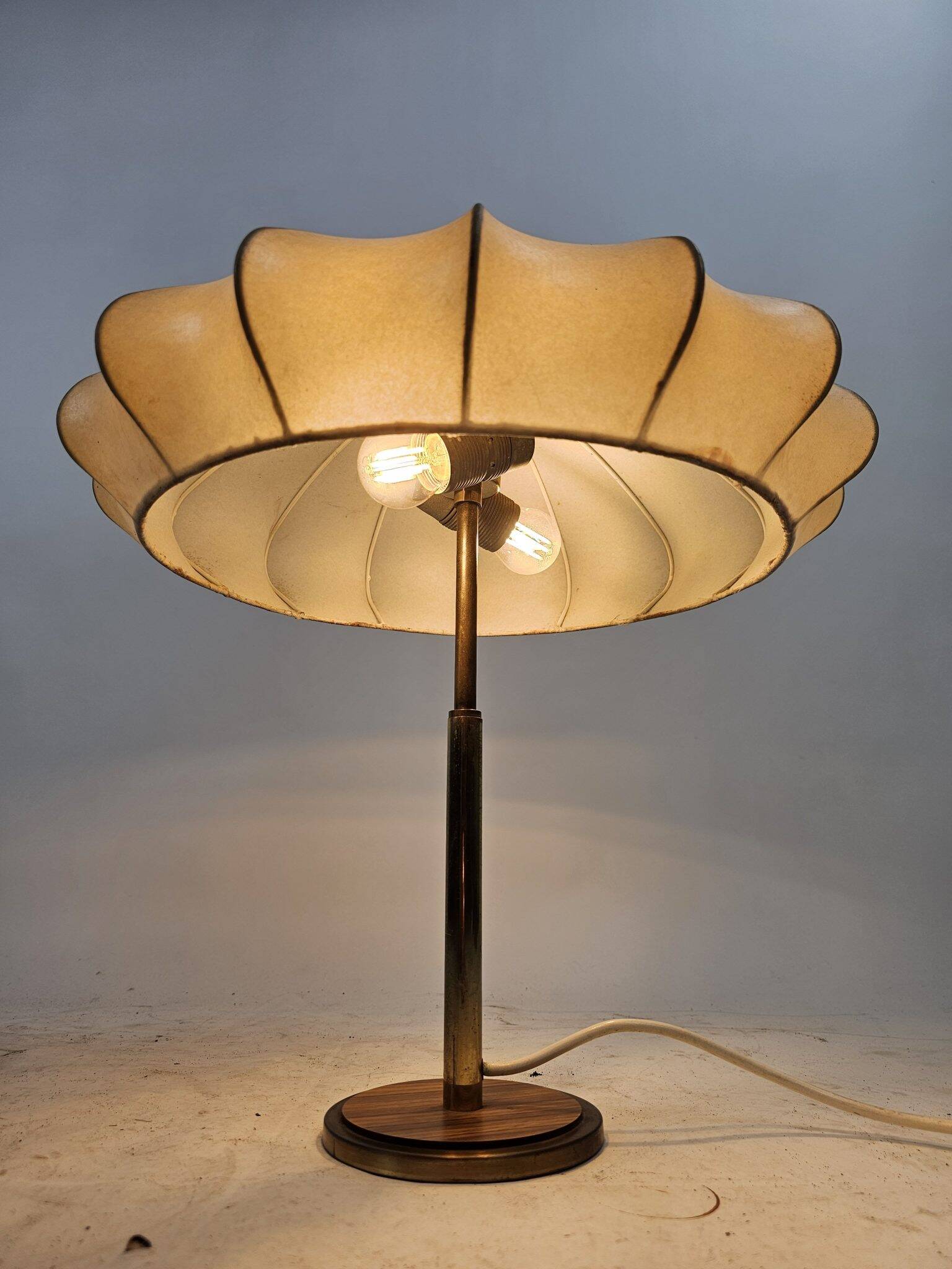 Cocoon table lamp