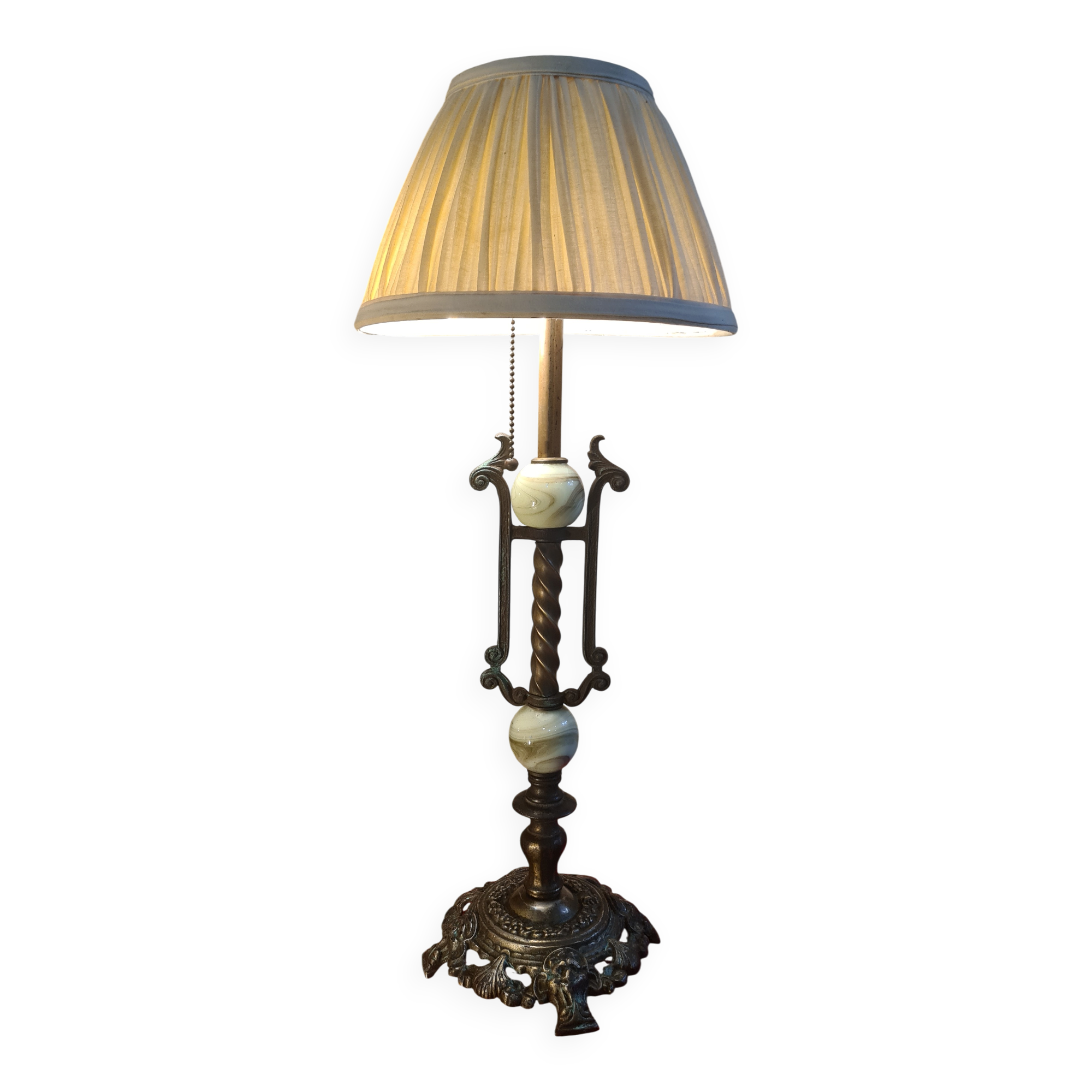 large bronze lamp from 1940 to 1950, glass globes 60x24, electrical in working order with pull switch