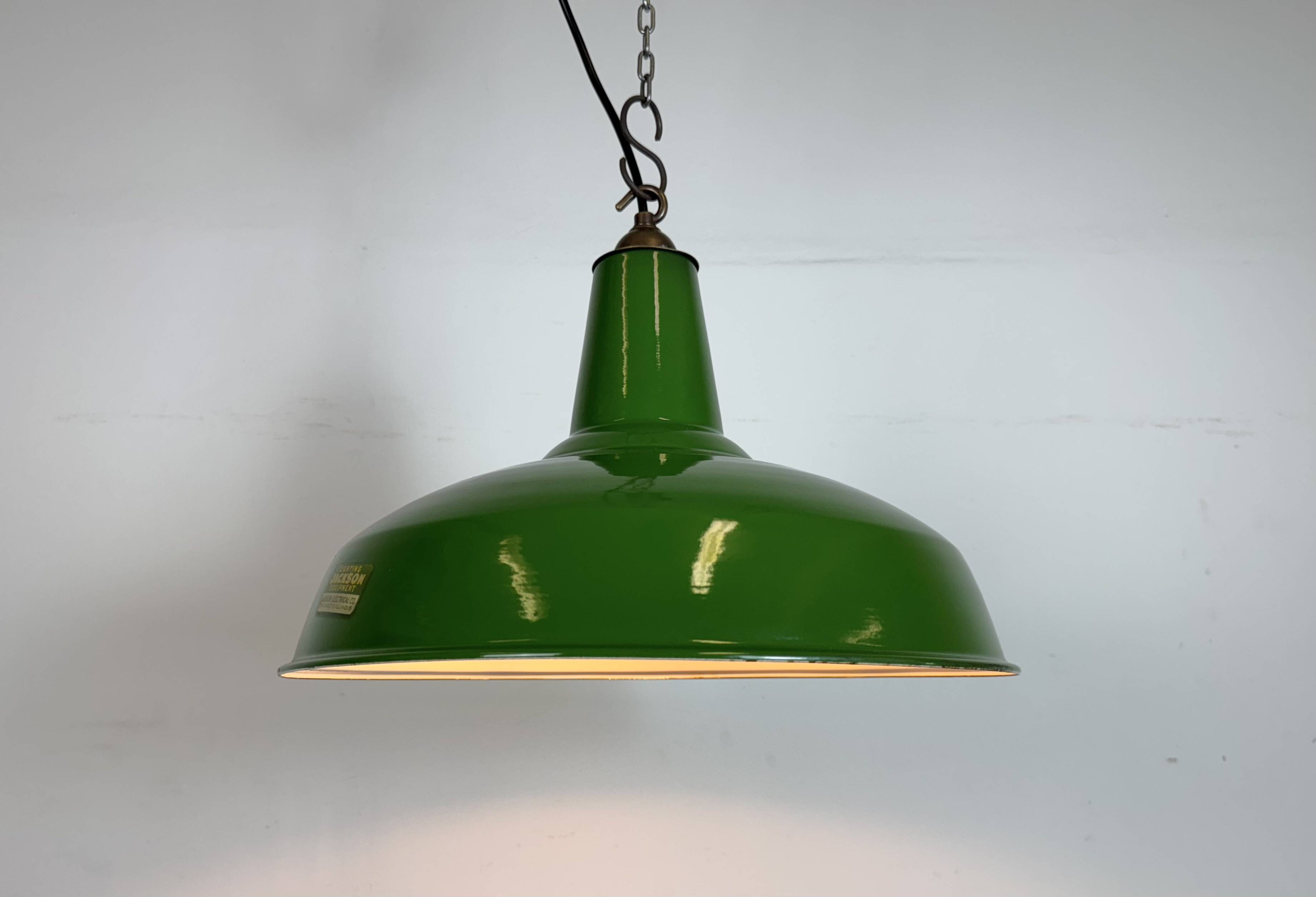 Suspension industrielle en émail vert de Jackson Electrical, années 1960