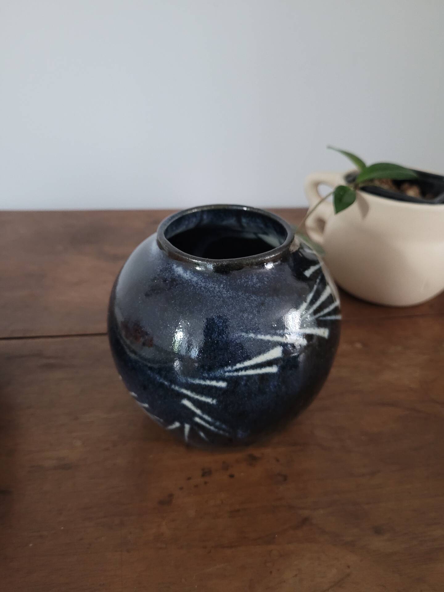 Glazed stoneware round vase