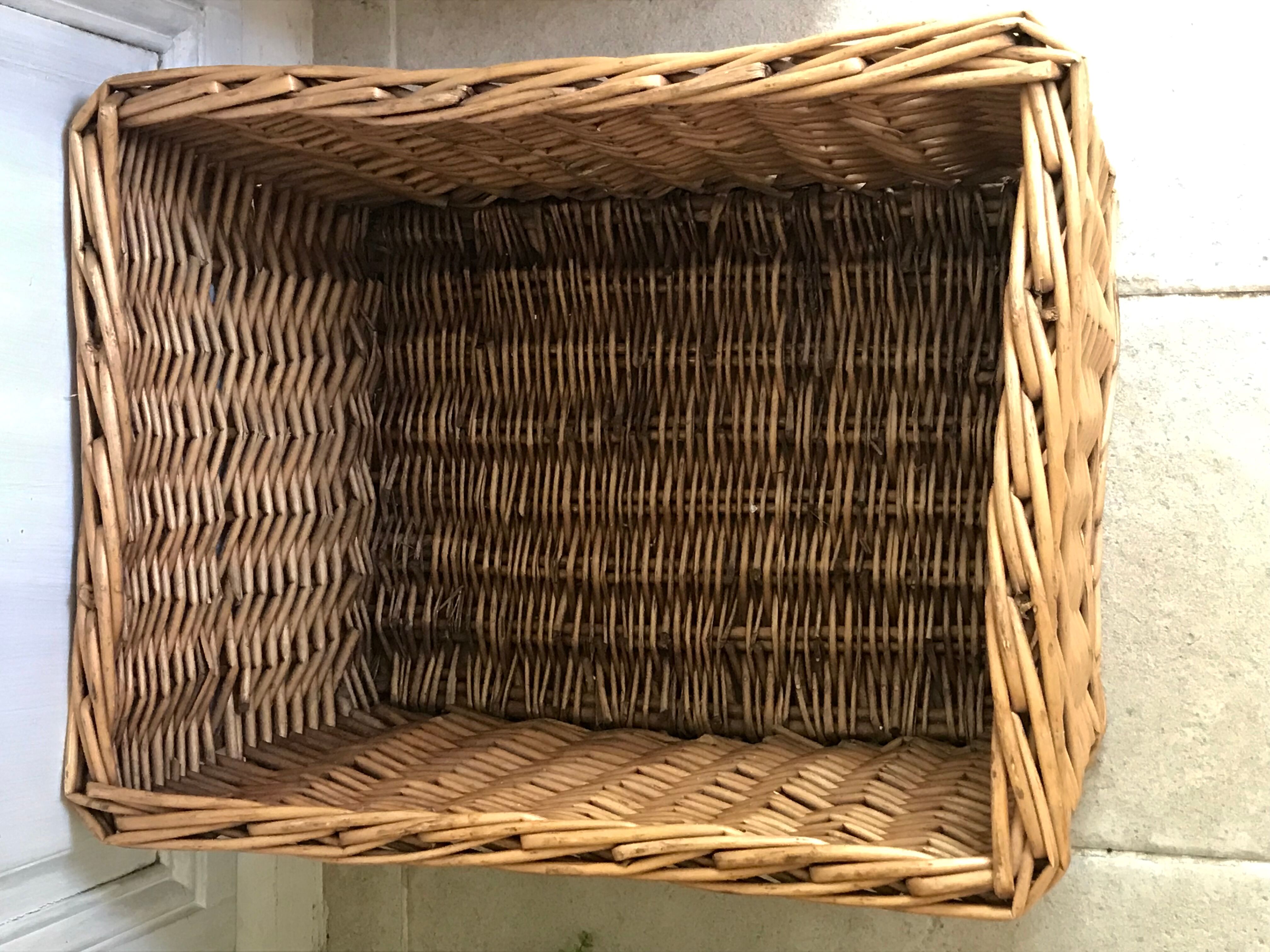 Wicker pan