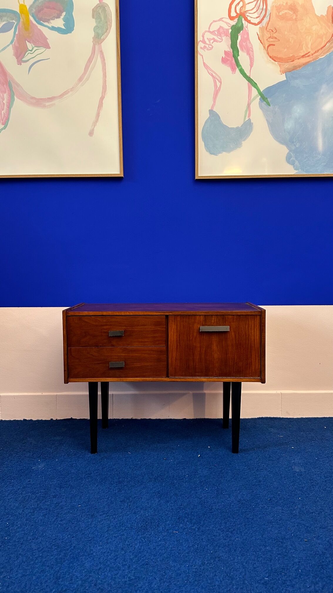 Mini enfilade of the years feet compass of the 60s