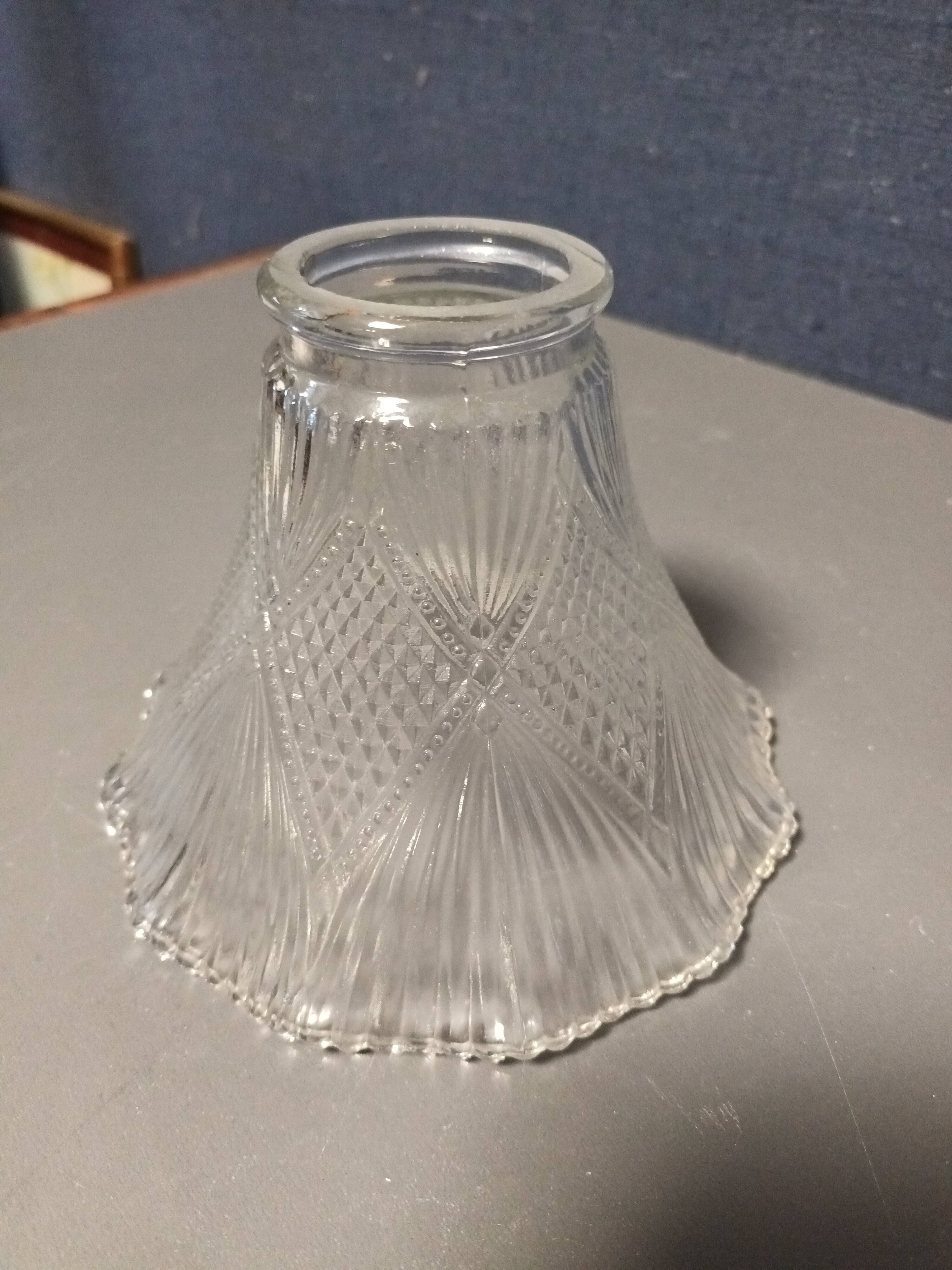 Tulip chiseled white glass