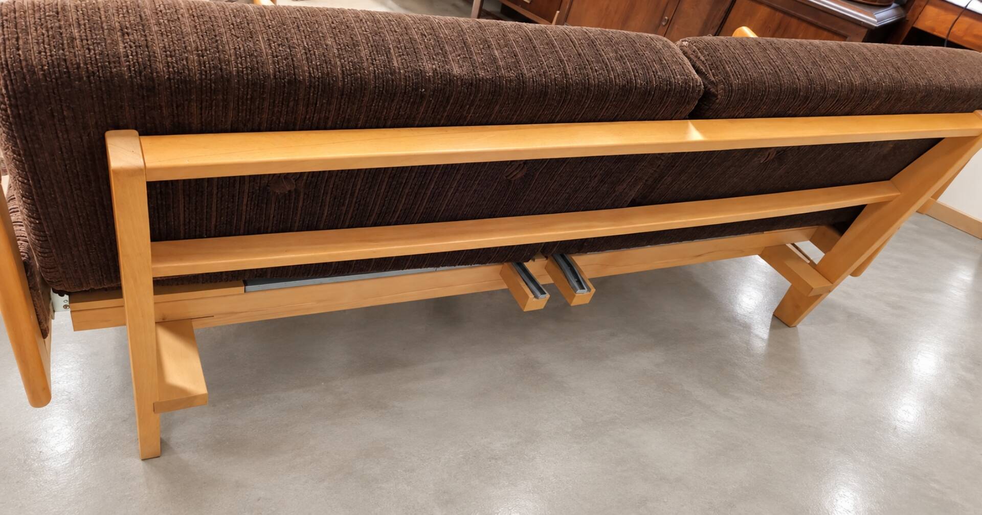 1960s light wood and brown ribbed fabric convertible daybed canapé