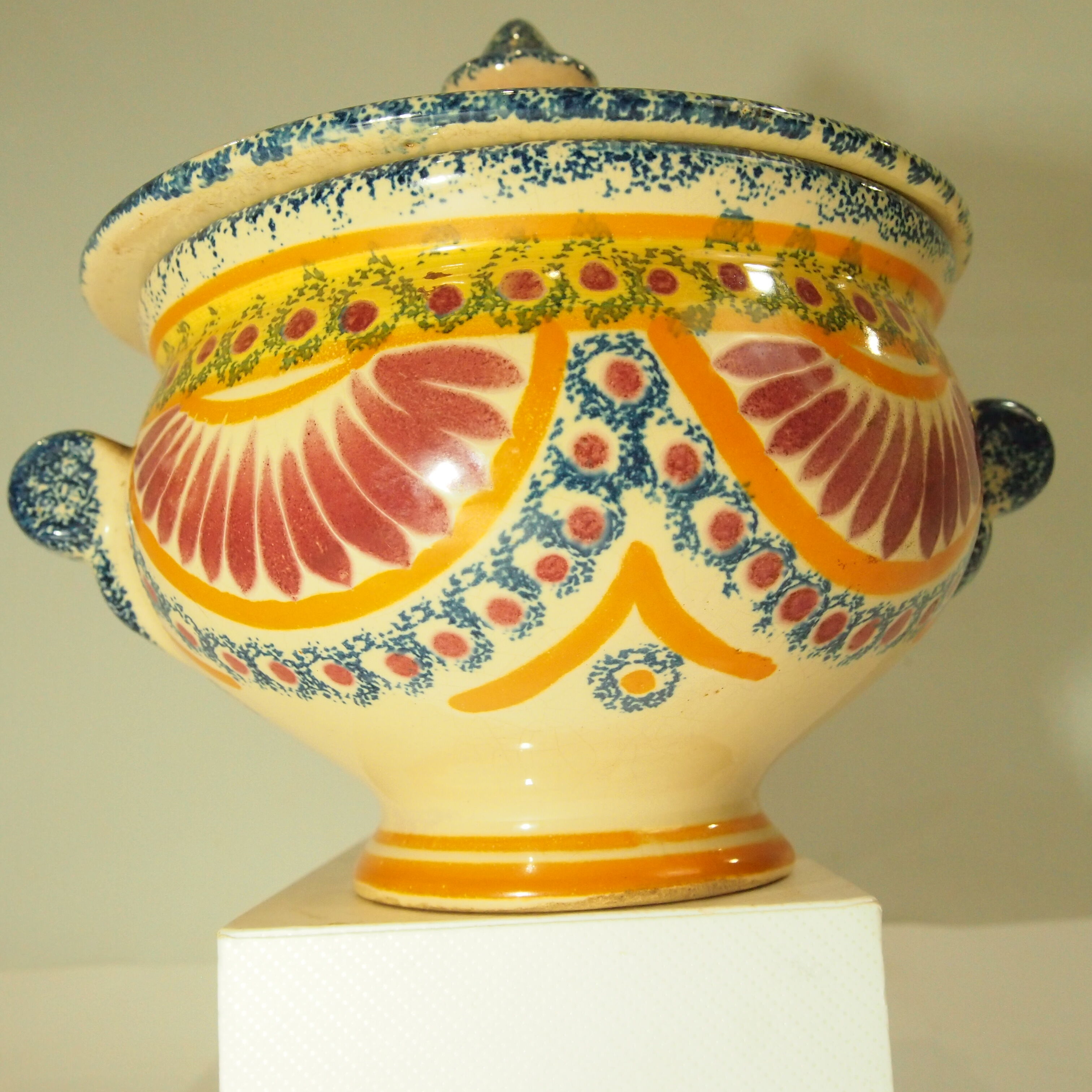 Ceramics bonbonniere