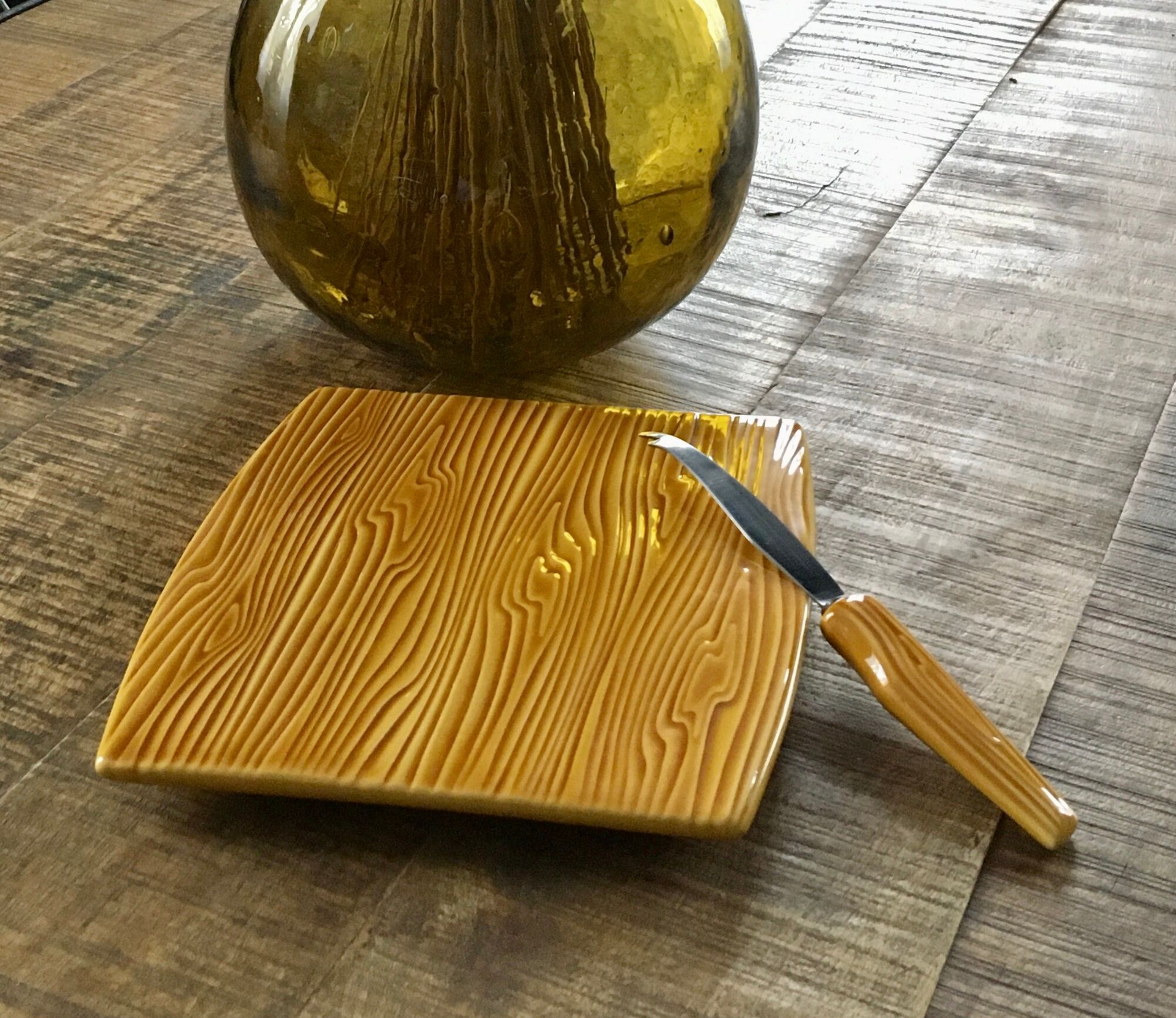 Cheese platter and its ceramic art knife verceram fake wood 60s