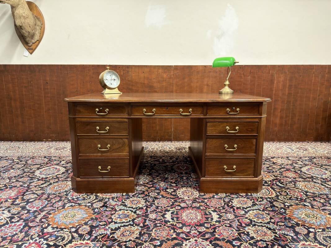Bureau anglais classique avec chaise de bureau