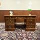 Bureau anglais classique avec chaise de bureau