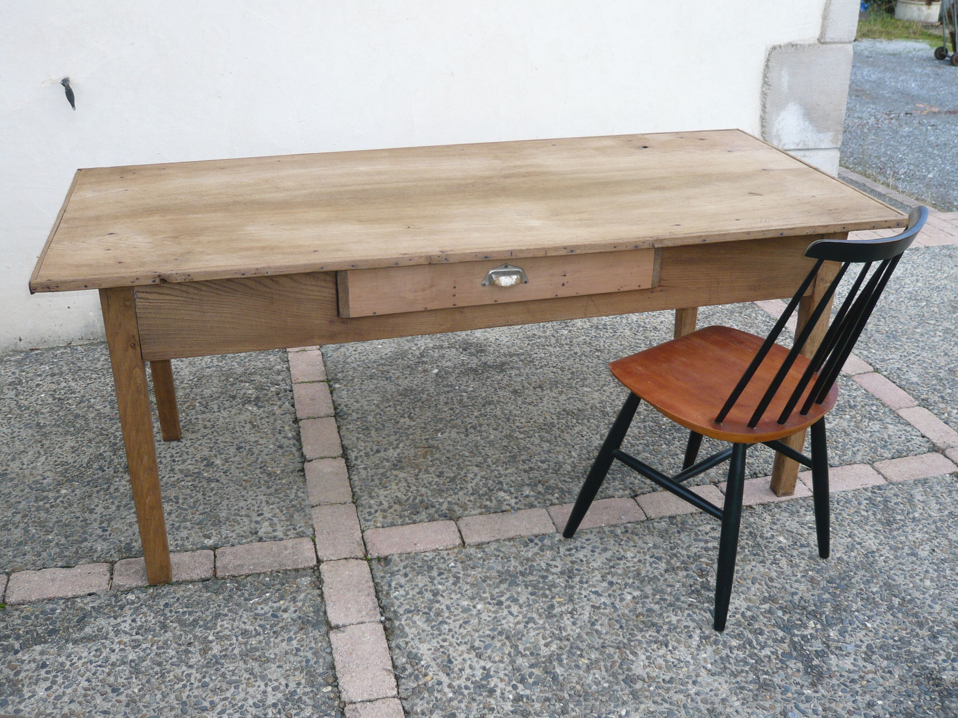 Farm table
