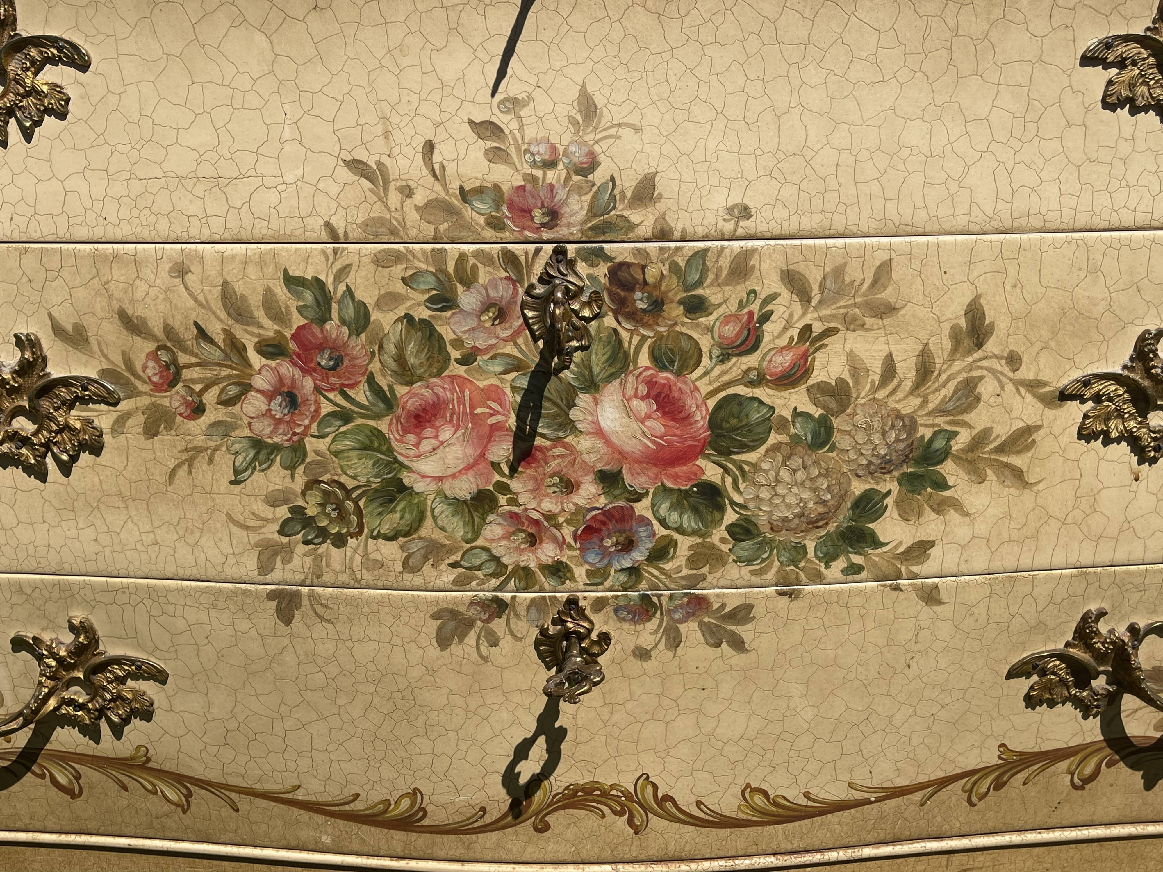 Commode laquée style Louis XV