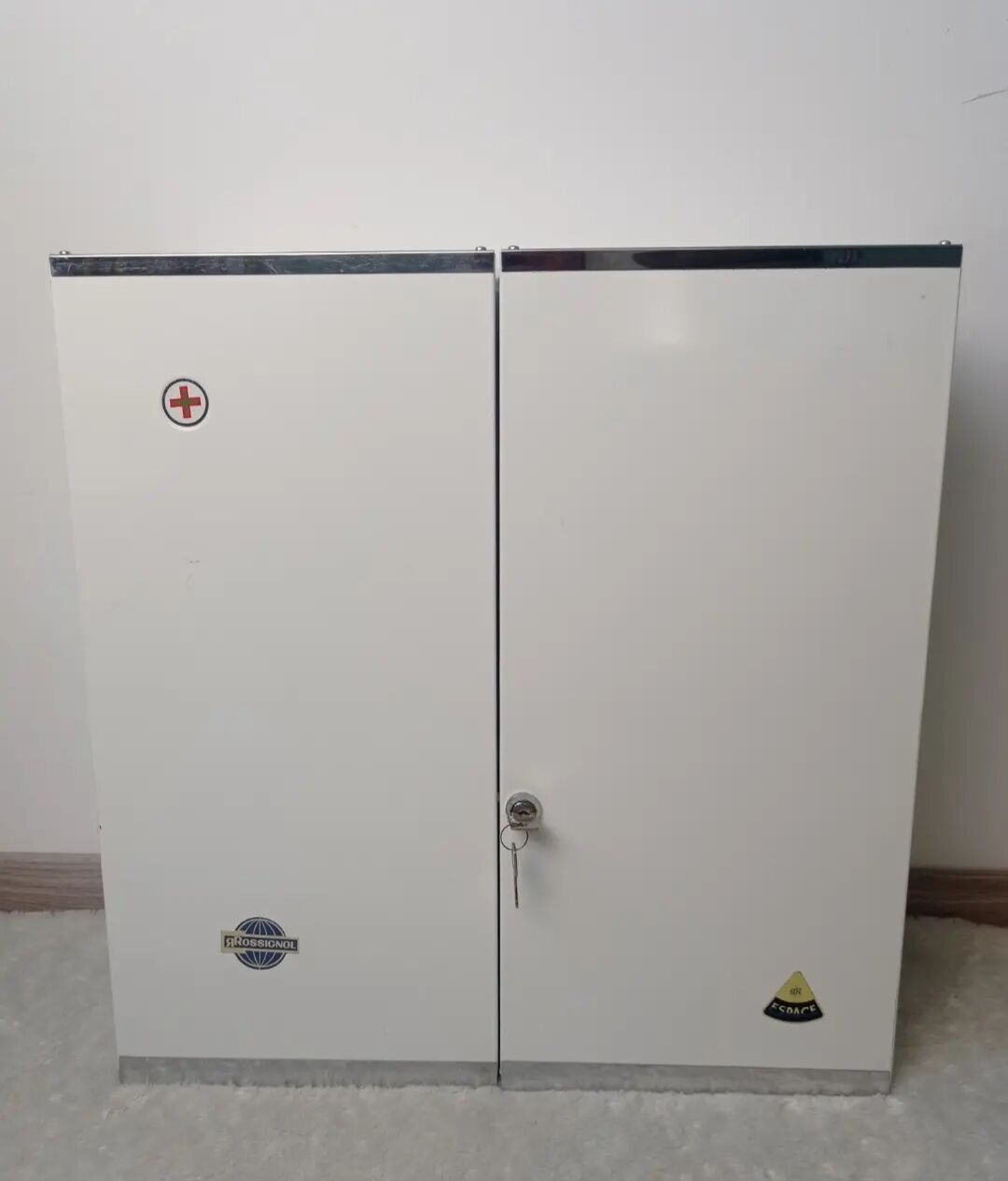 Medicine cabinet from the 60s Rossignol