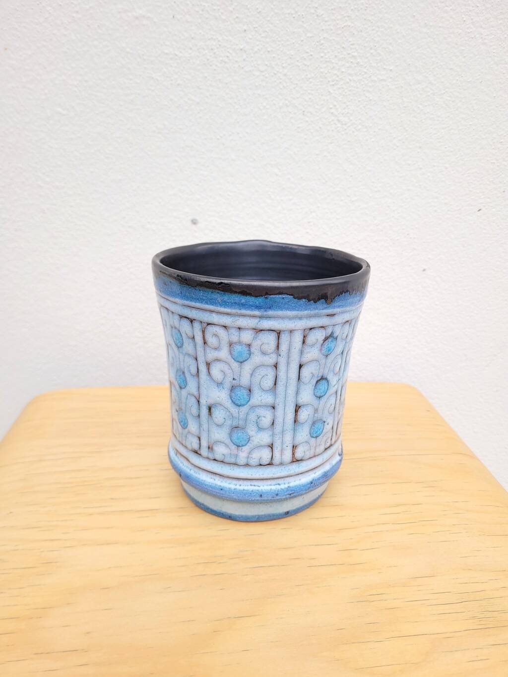 Danuta Le Hénaff blue ceramic planter