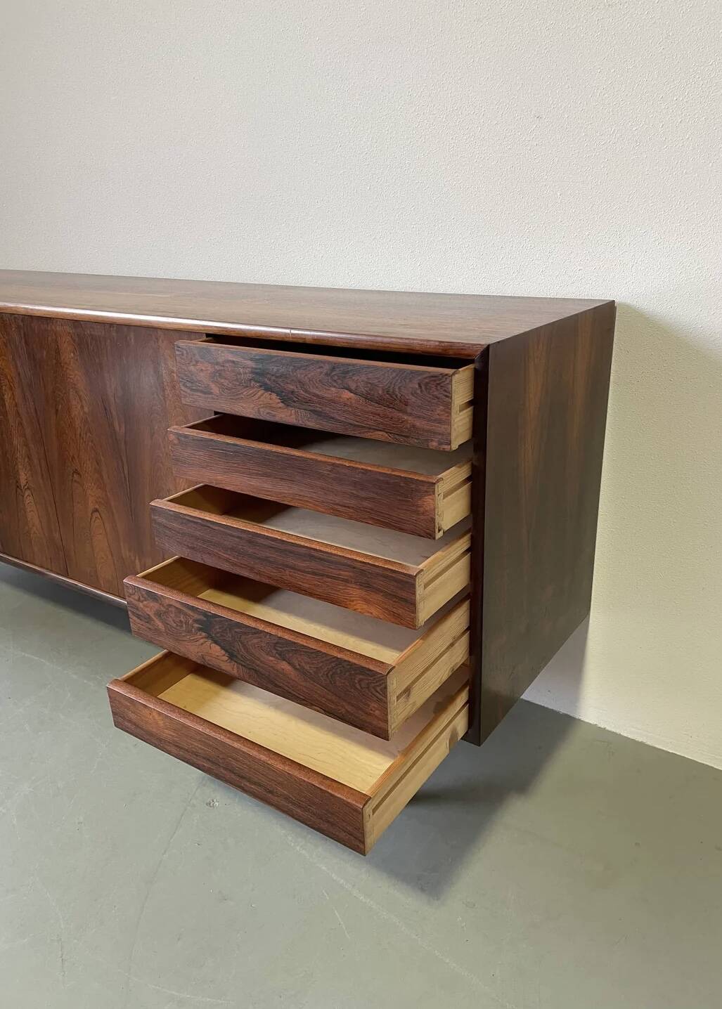 Vintage lowboard in rosewood