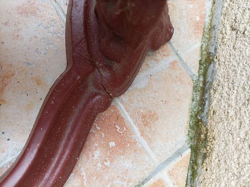 Patinated cast metal umbrella holder