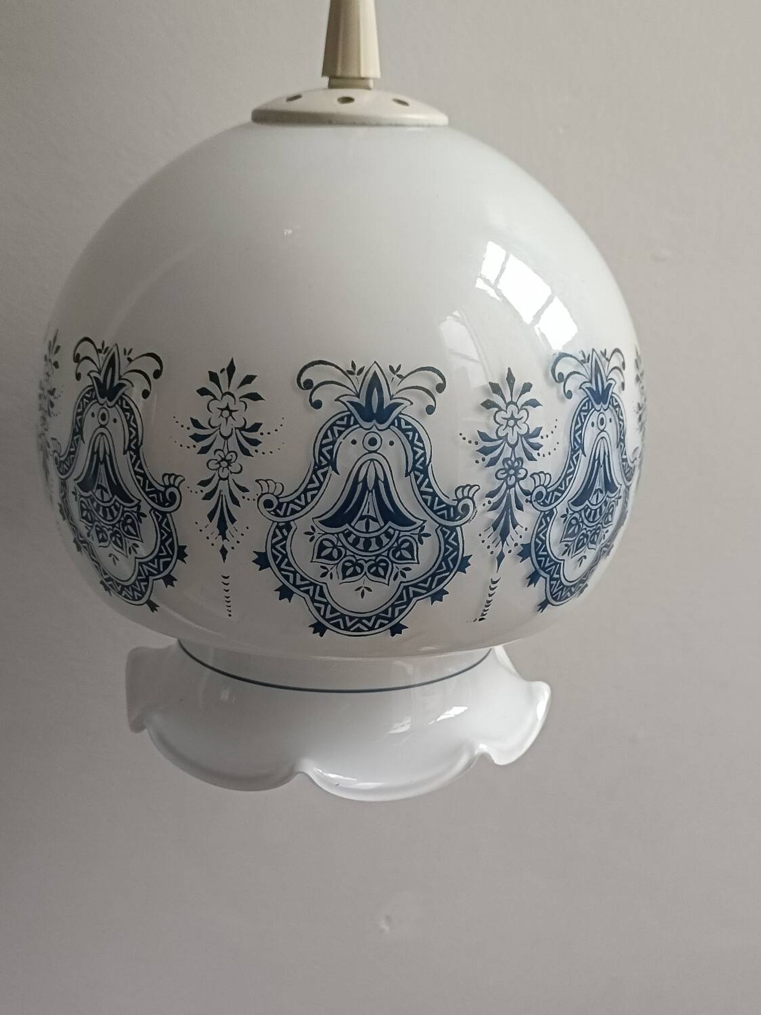 Suspension, boule de bain en opaline