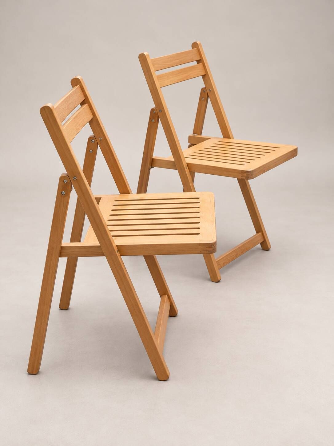 Natural wood folding chair – Slatted seat