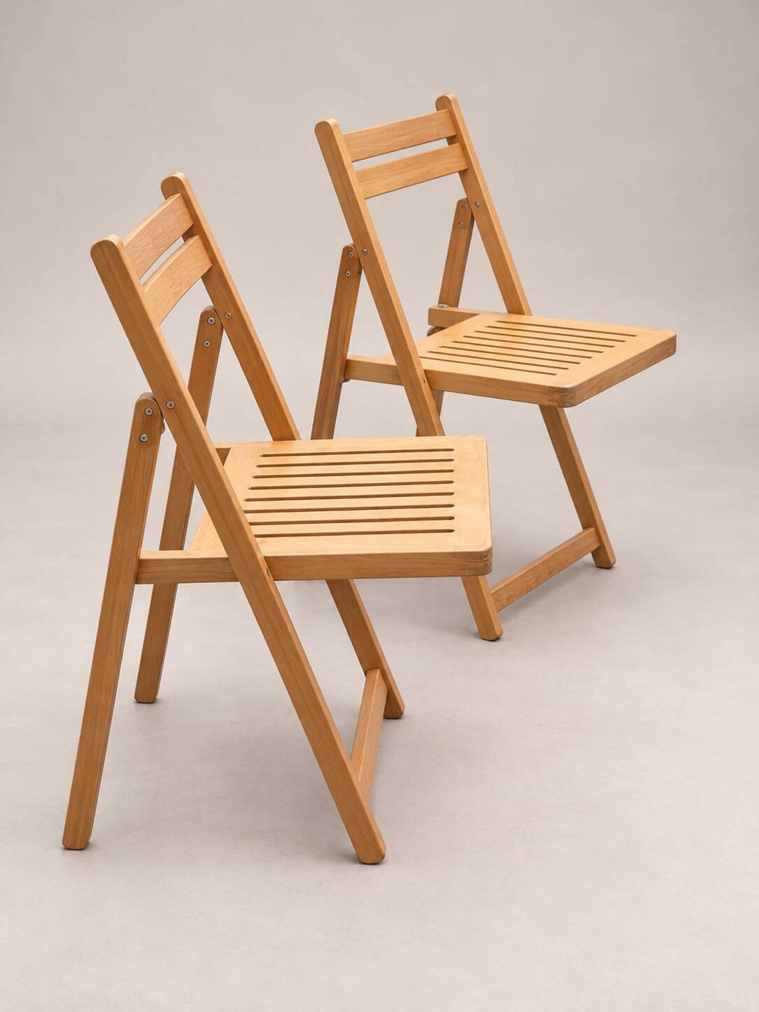 Chaise pliante en bois naturel – Assise ajourée