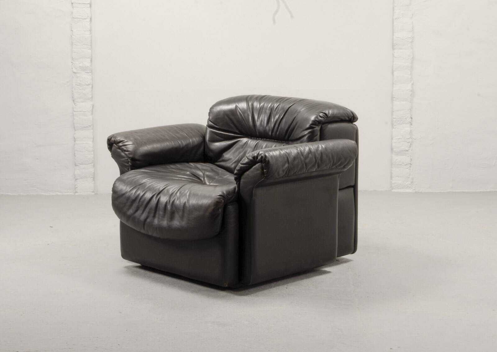 De Sede Black Smooth Leather Design Lounge Chair DS17. Swiss, 1970s