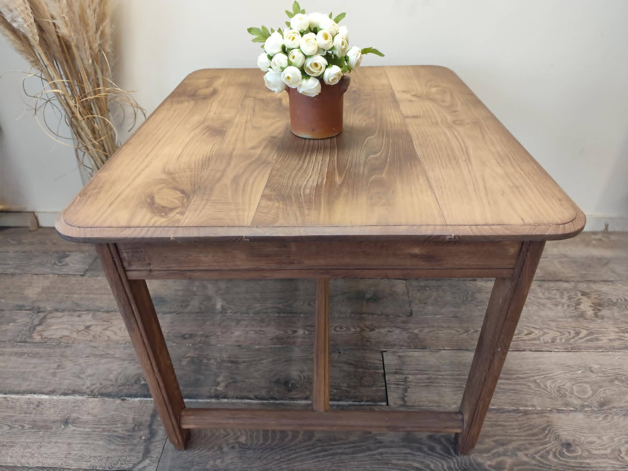 Square farmhouse table in solid oak.