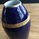 Vase en porcelaine bleu de four frise dorée, FM Limoges