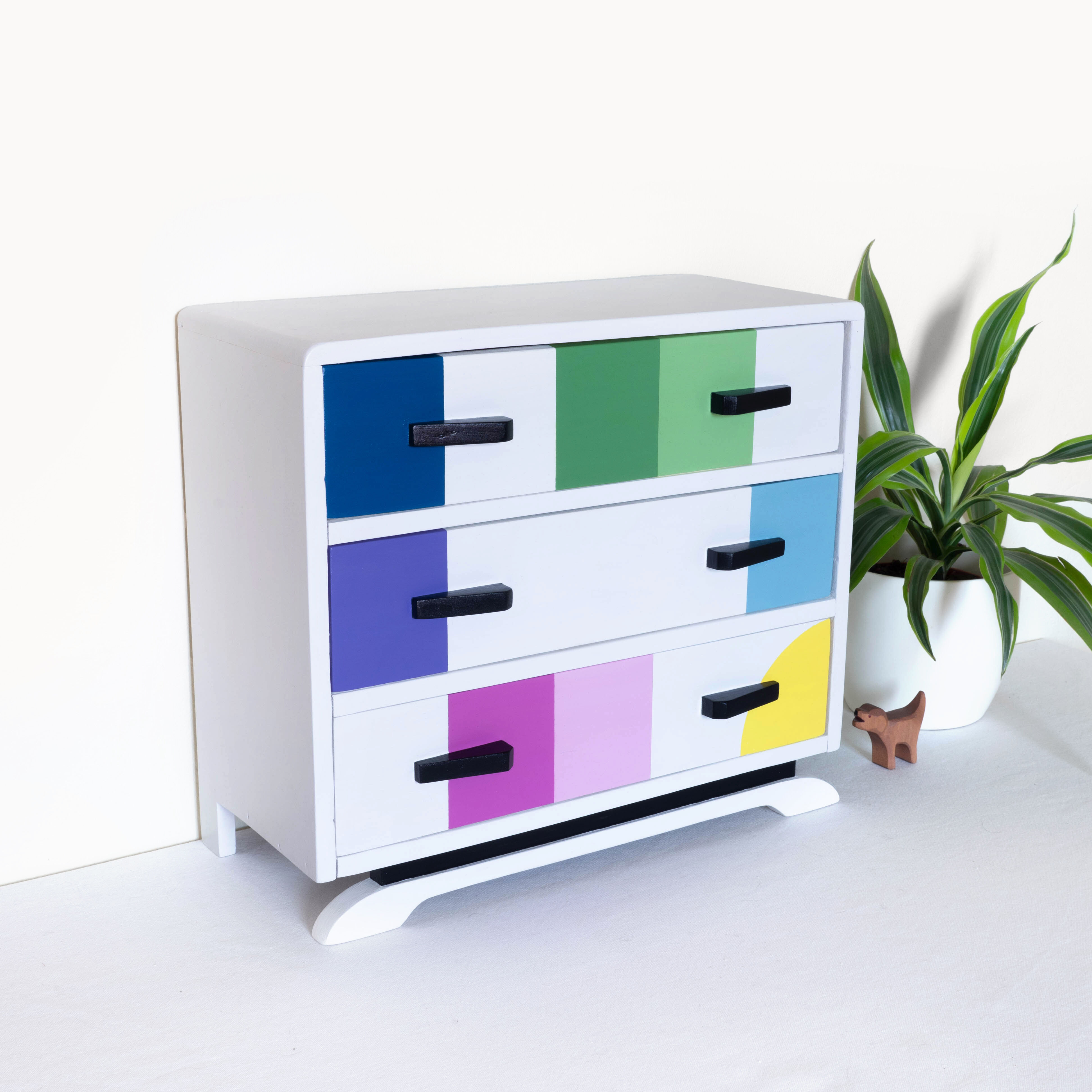 Doll chest of drawers