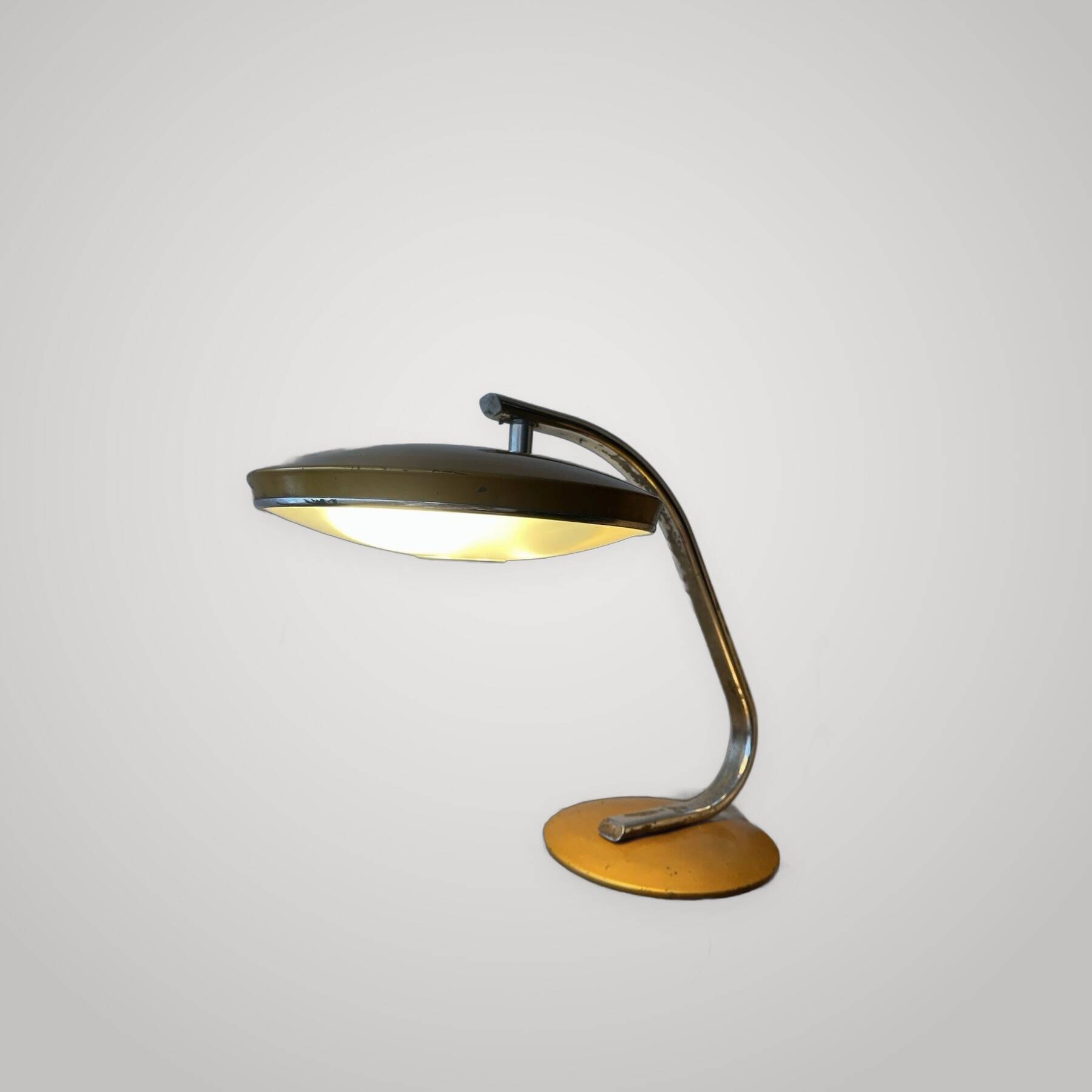 Vintage Fase Boomerang 520 lamp from the 60s-70s.