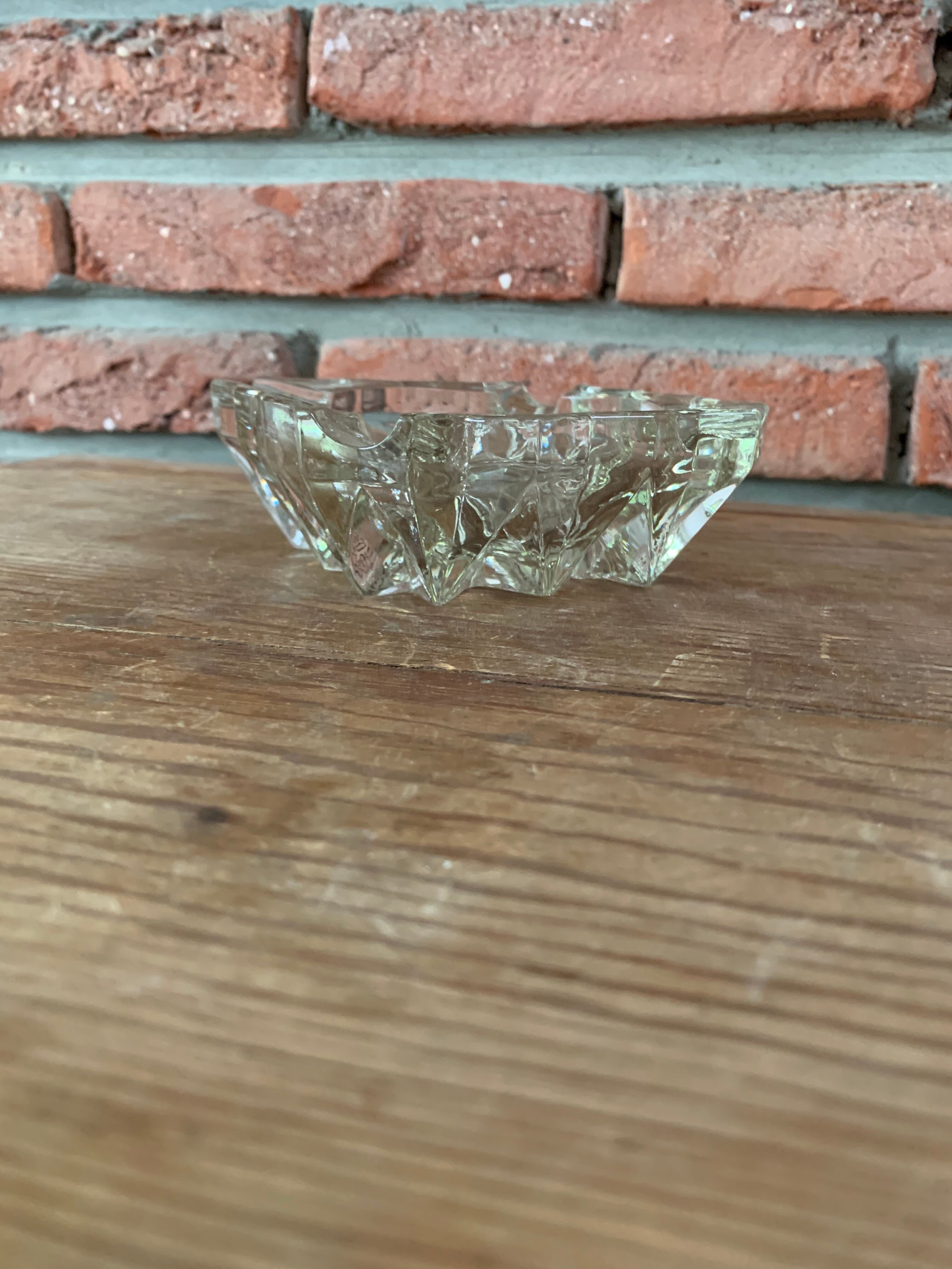 Lift Ashtray