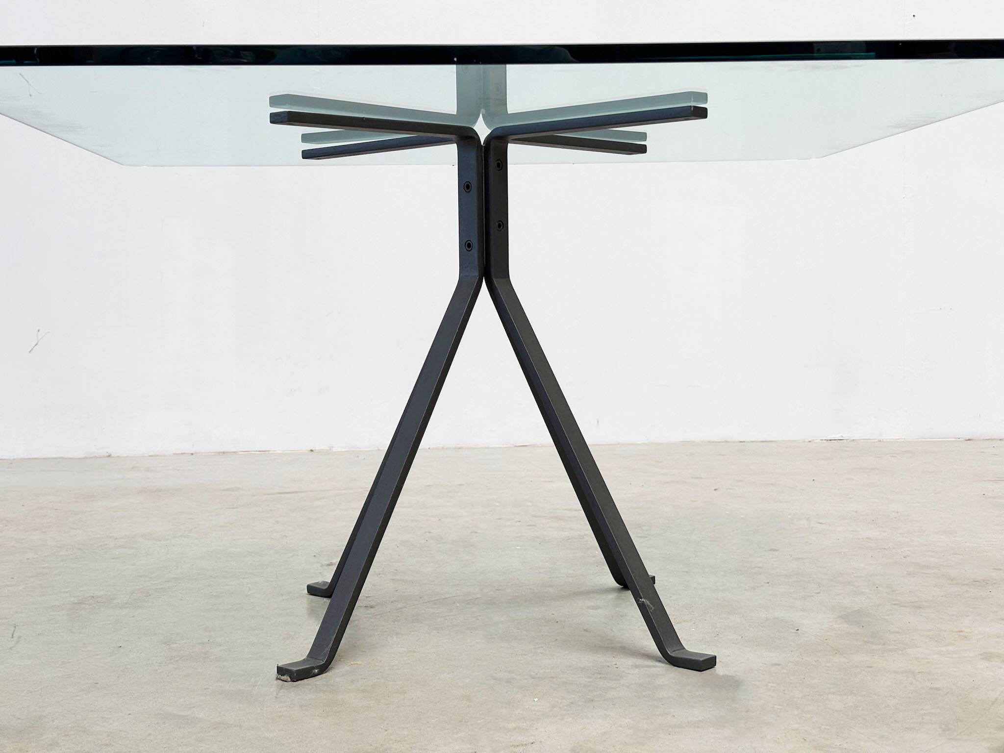 Table basse ou table d'appoint Cuginetto d'Enzo Mari pour Driade