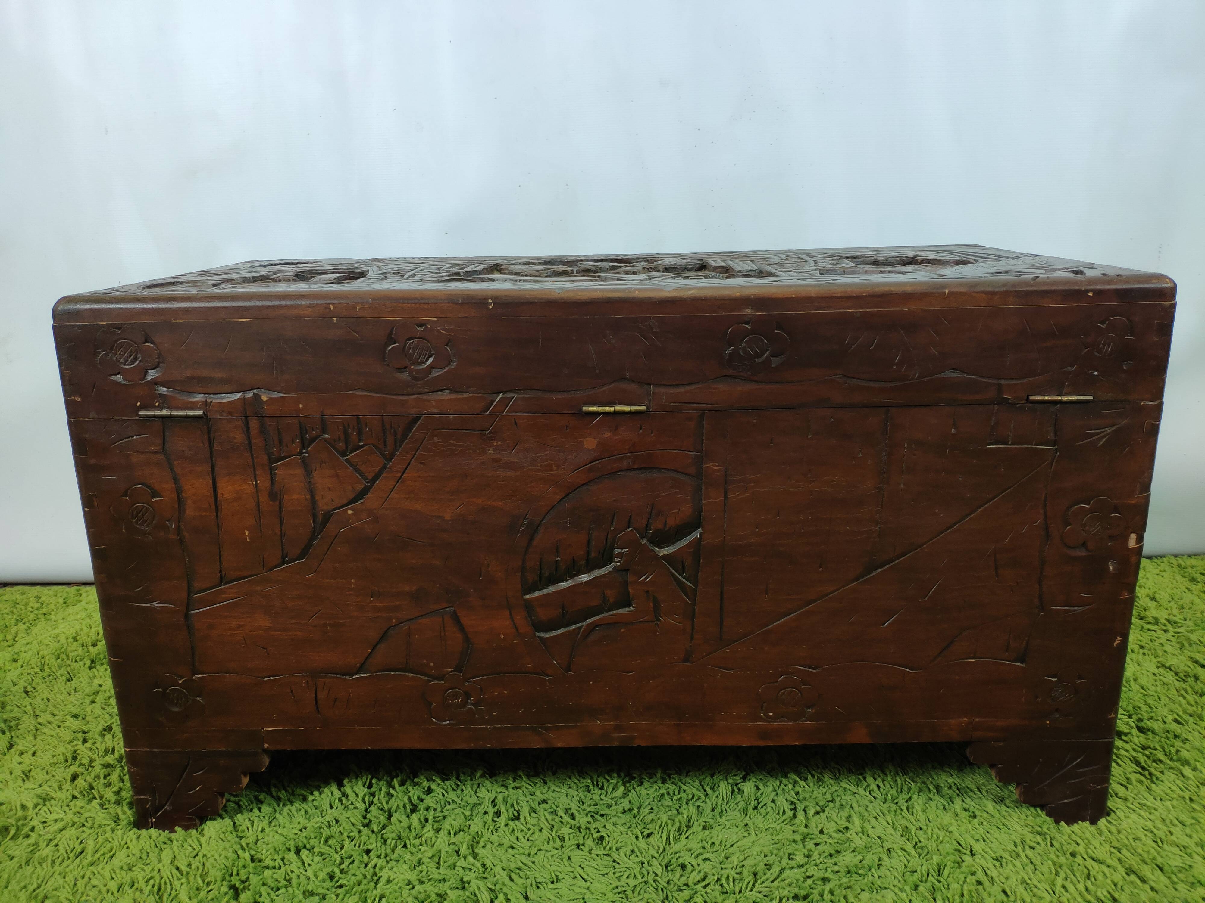 Asian-style travel trunk