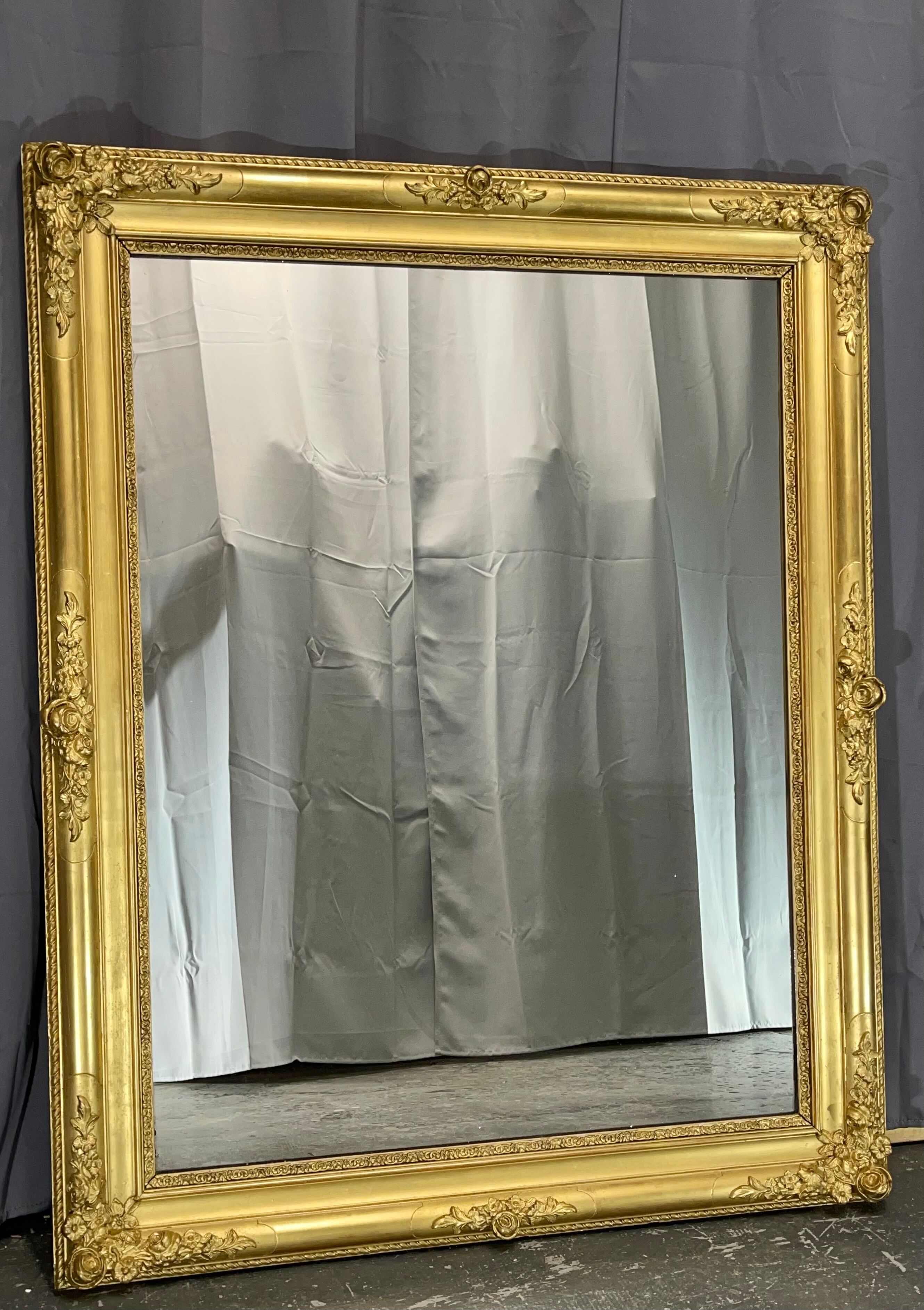 Mirror 122x96 old early nineteenth very good condition, gilding with gold leaf