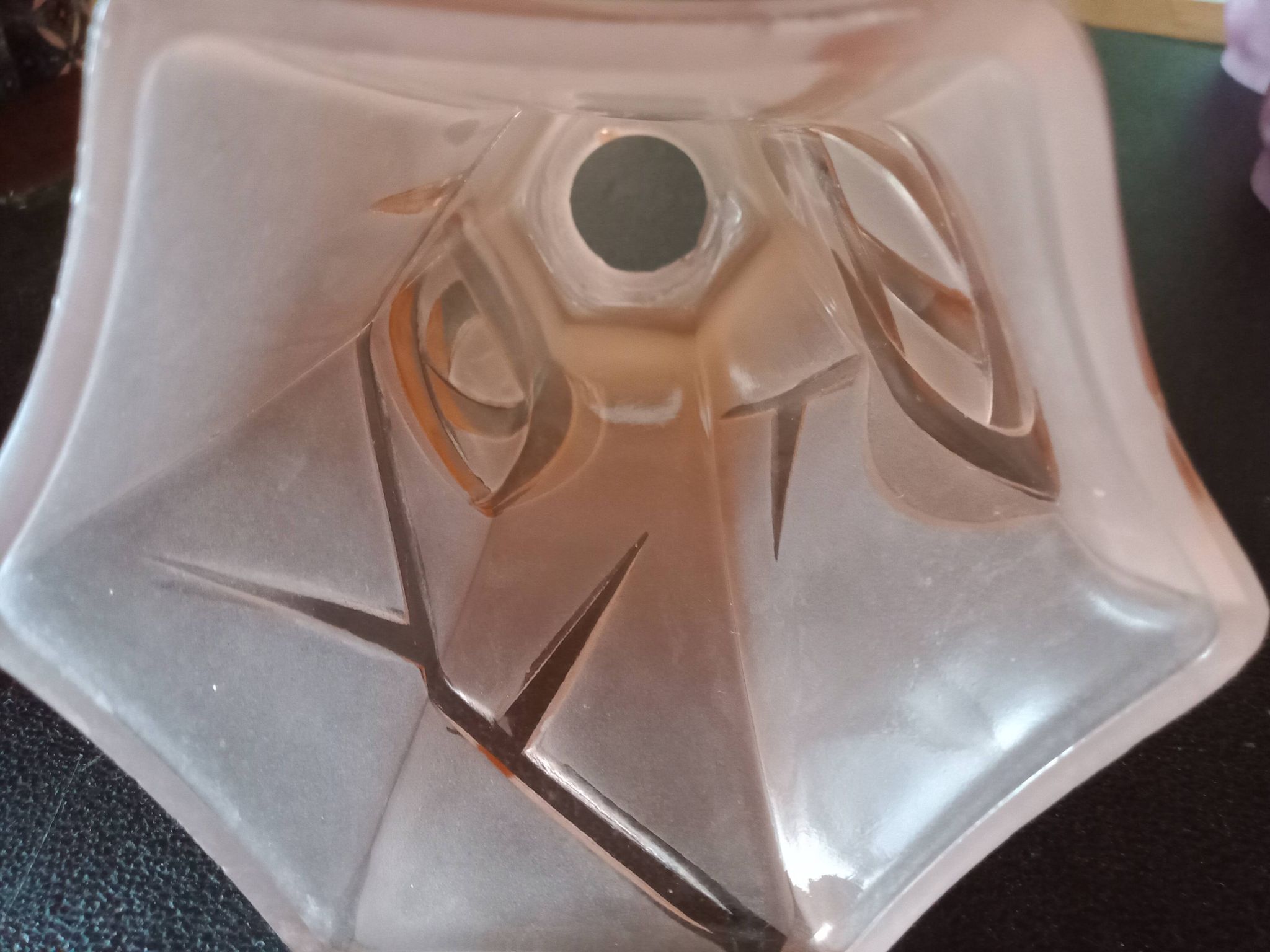 Tulipe en cloche - verre rose mat décor géométrique clair