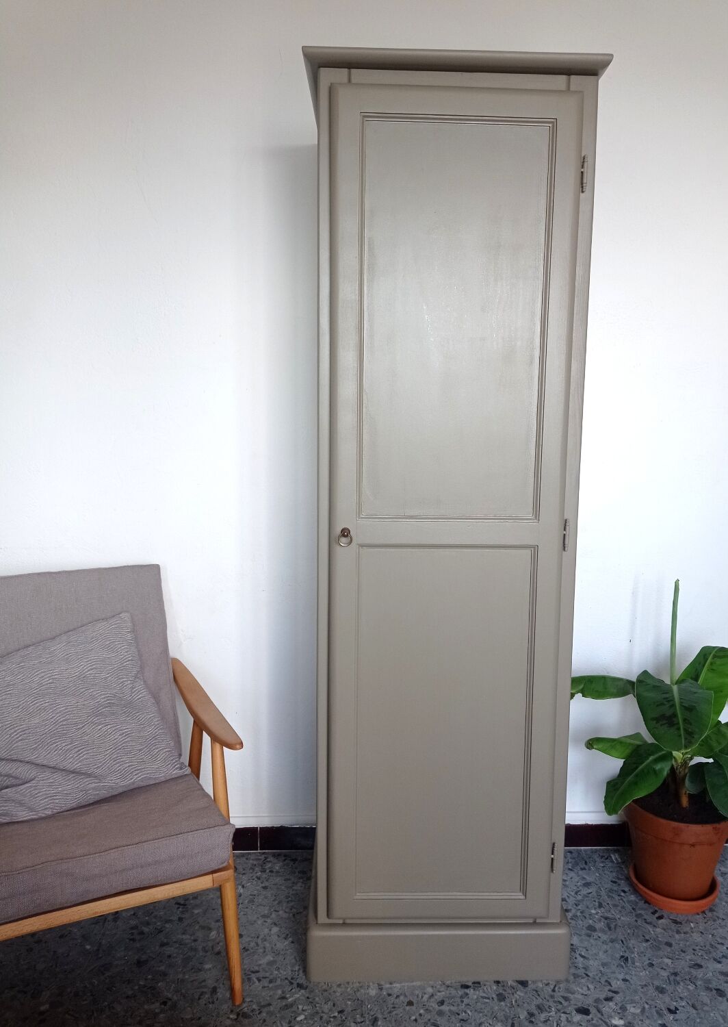 Armoire bonnetière vintage