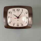Vintage clock featured