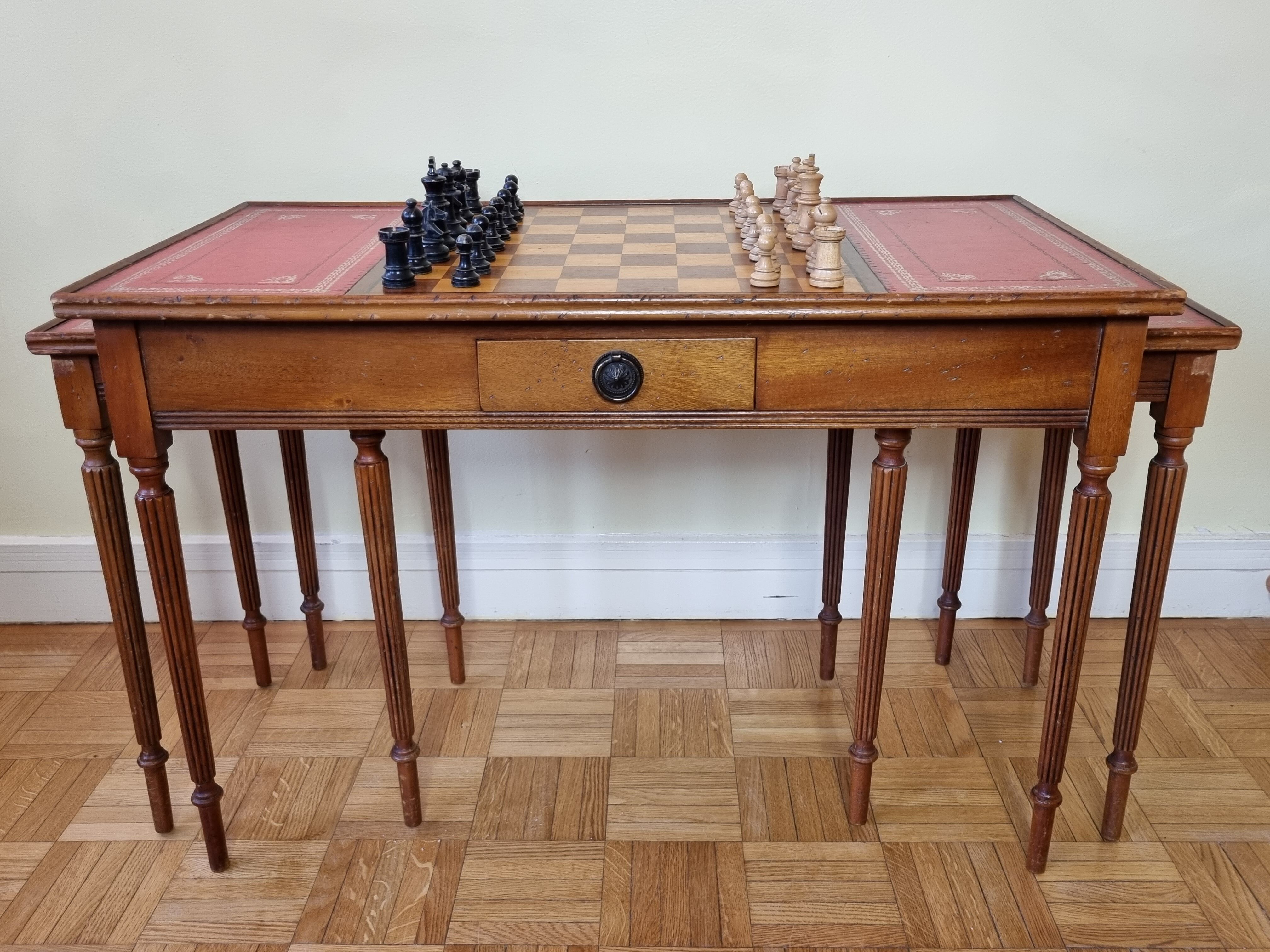 Louis Philippe style chess table and chess game with leather and wood tablets