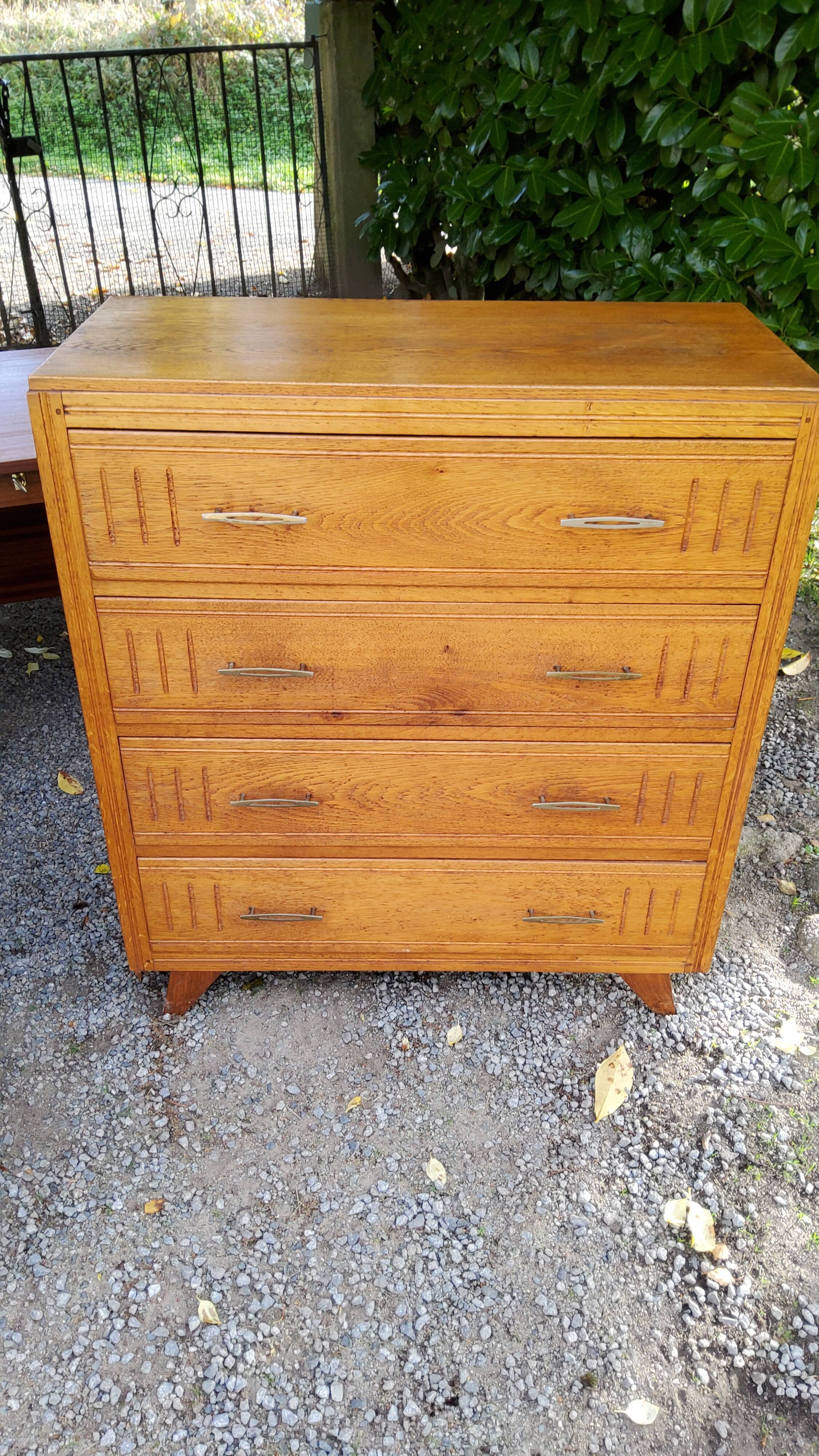 Chest of drawers of the 50s in blond oak compass feet