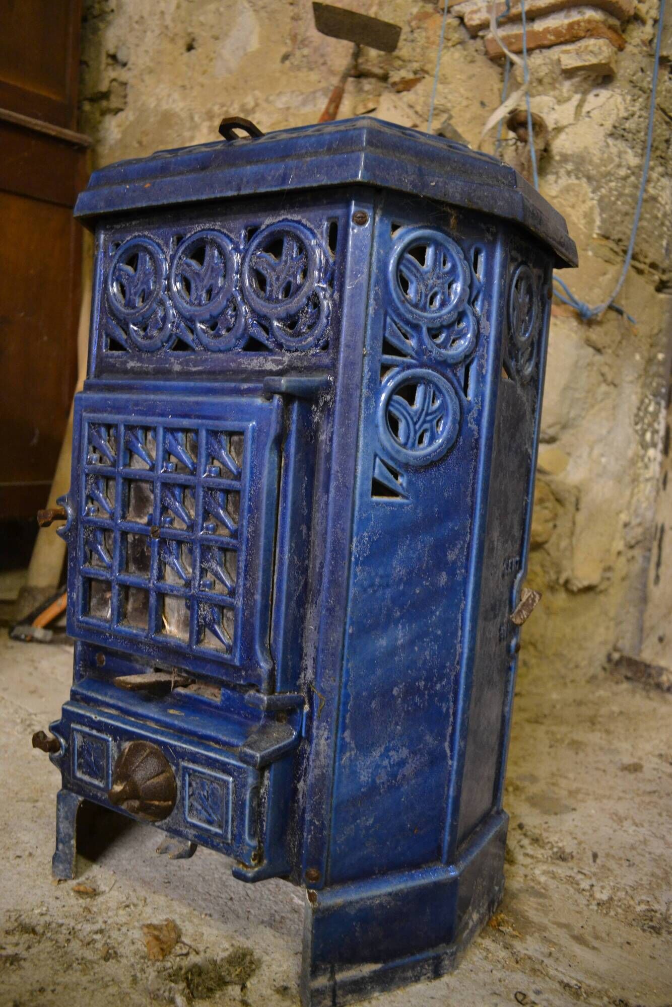 Enamelled cast iron wood stove year 1938 Rosières