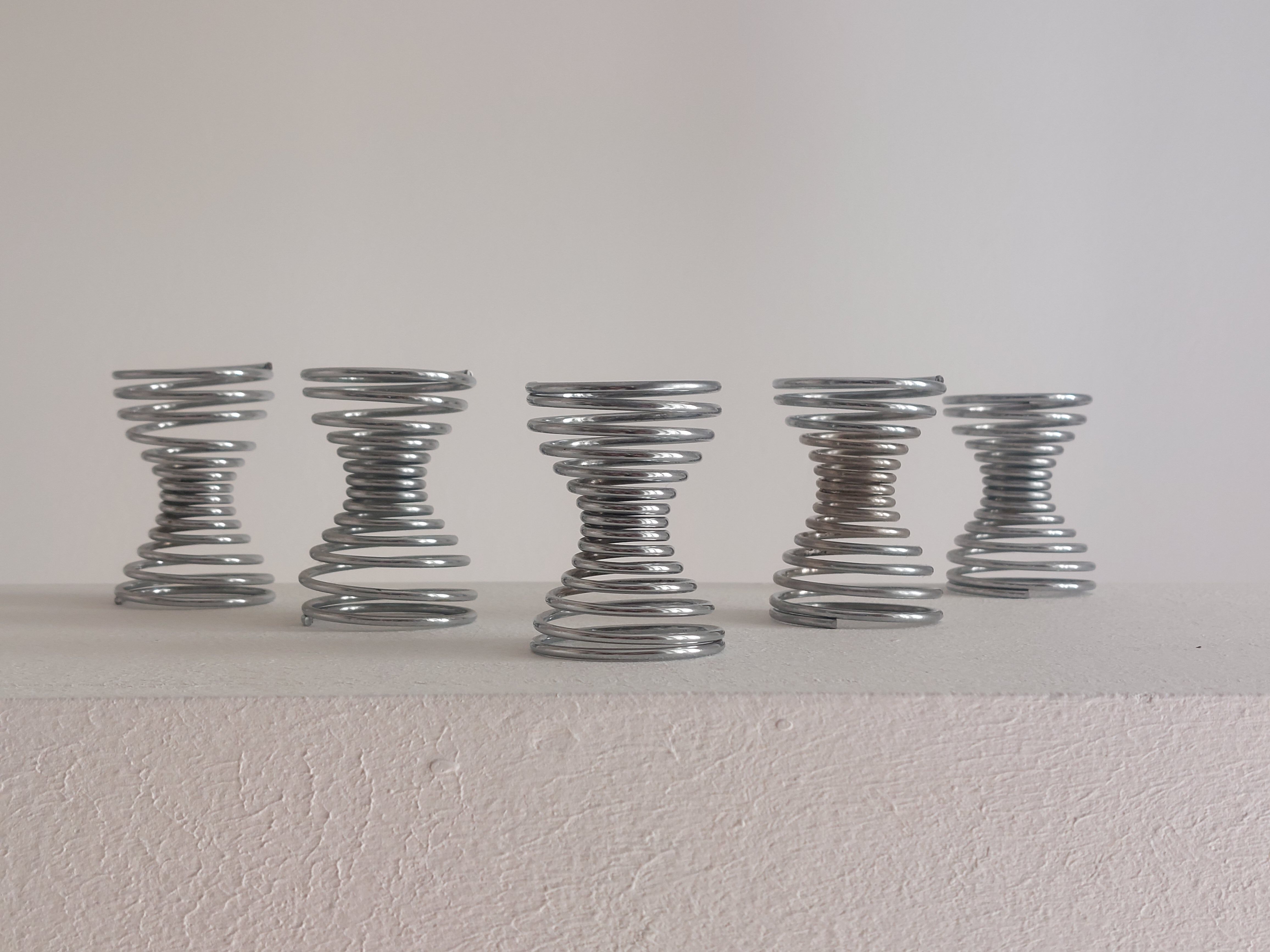 Ensemble de 5 coquetiers vintage postmodernes décor spirale style Memphis