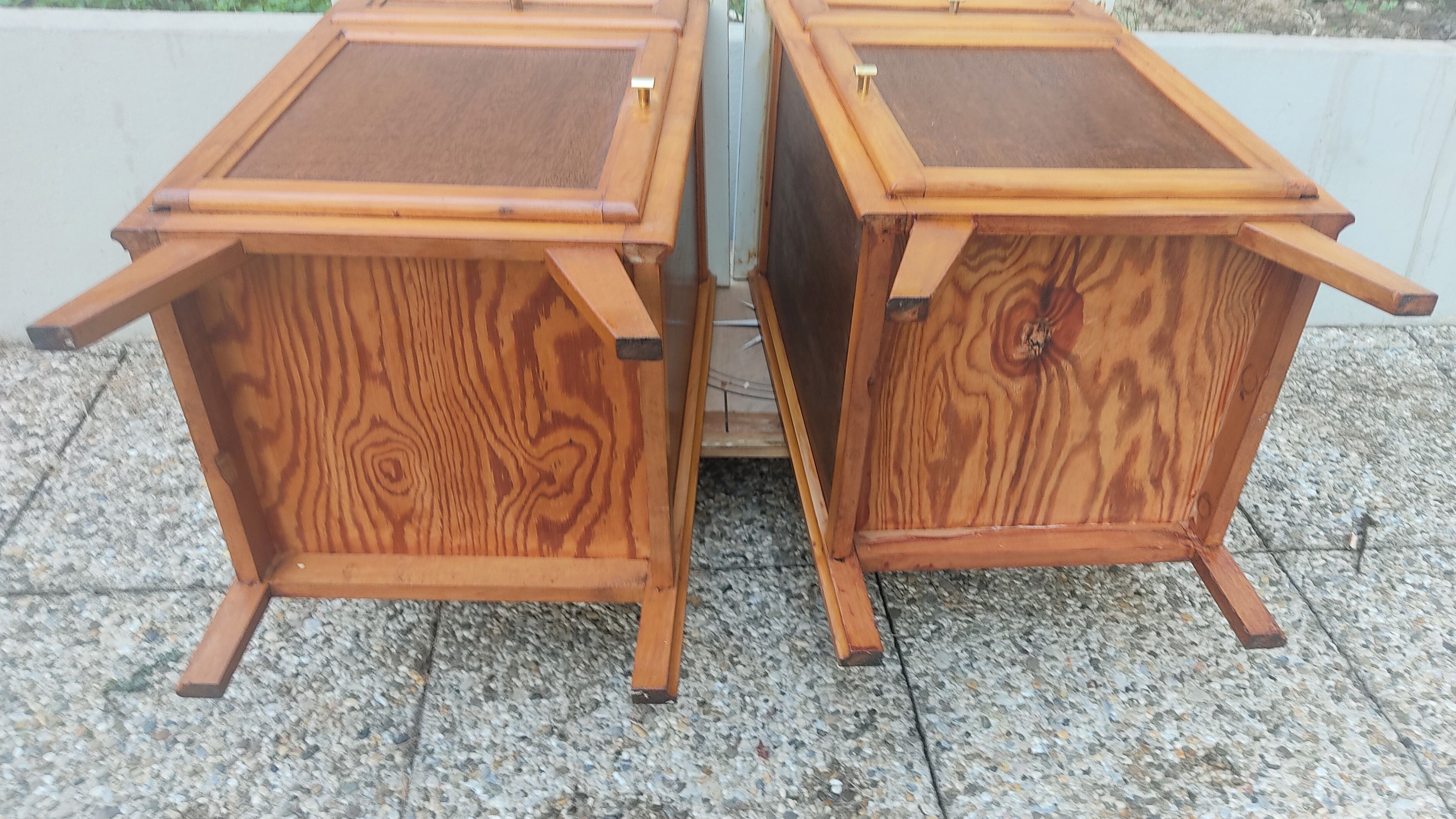 Pair of oak bedside tables, a. 1950; compass base, vintage retro design