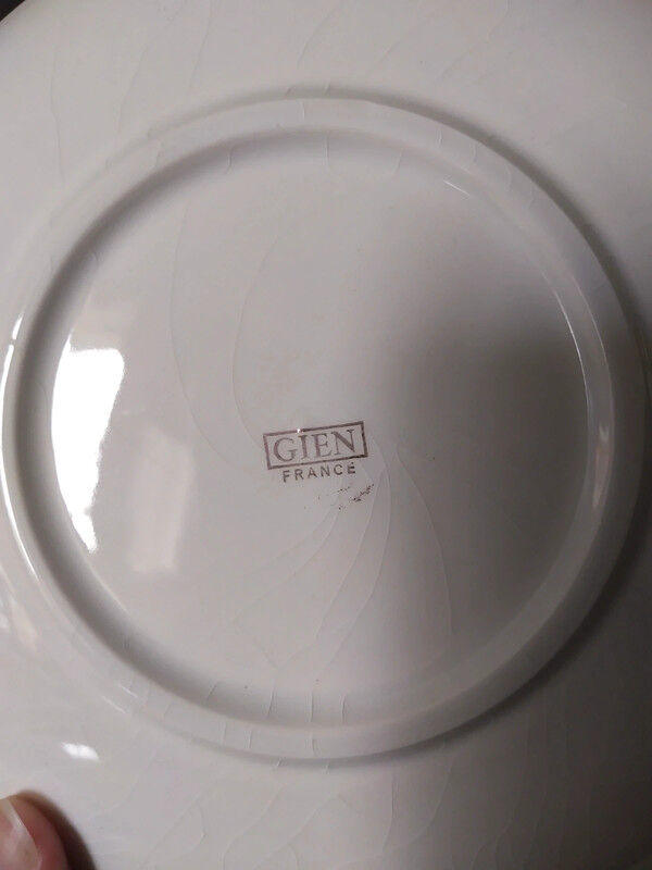 10 Gien cheese plates