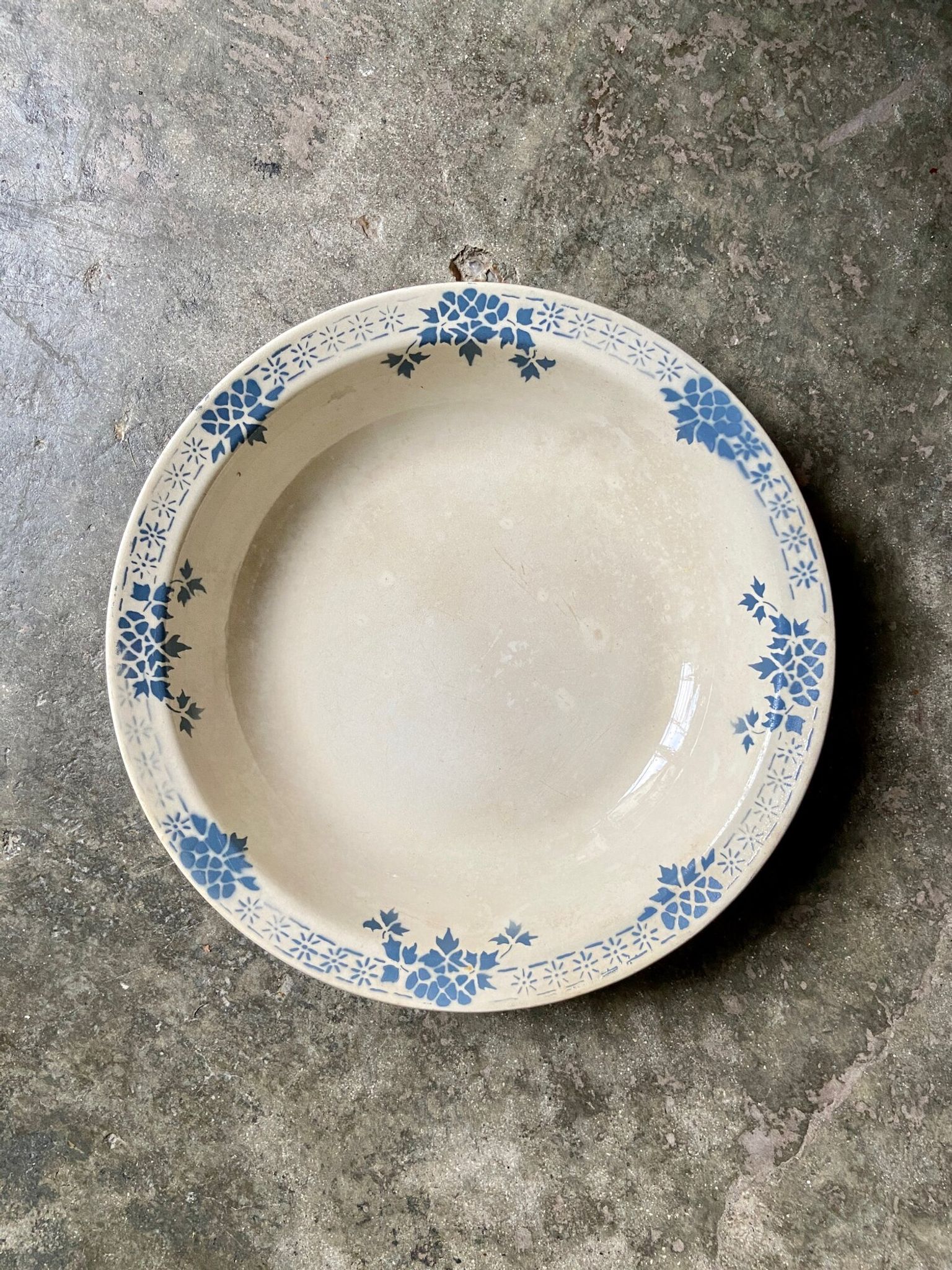 Badonviller round and hollow dish in white and blue glazed earthenware, "Verdun" service