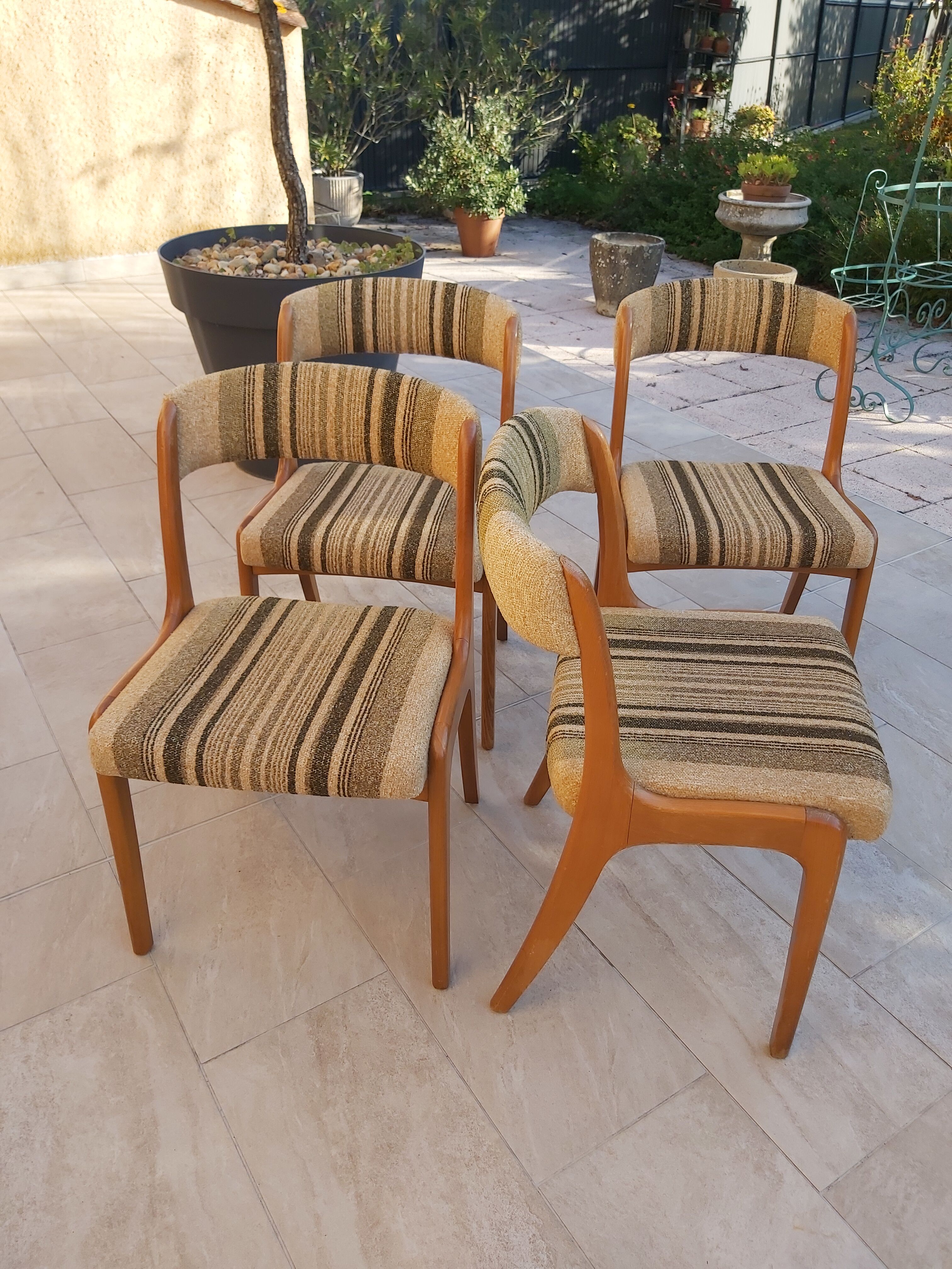 4 chairs wood and fabric 70s