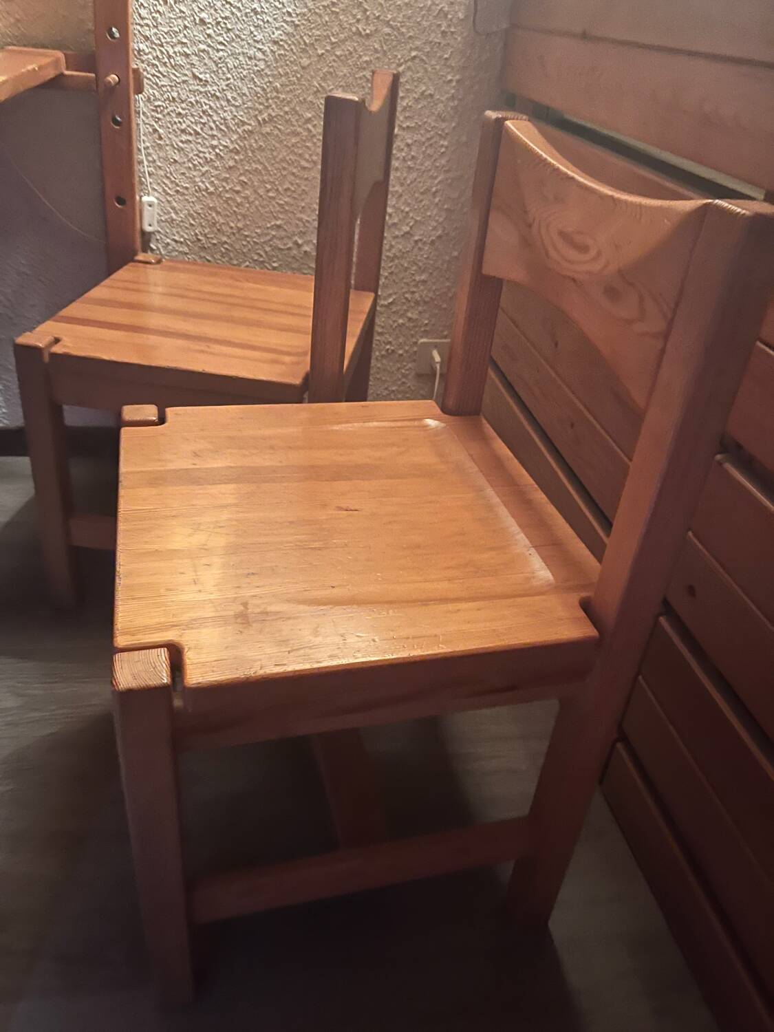 Set of 4 “Hongisto” chairs in solid pine – Ilmari Tapiovaara / Lauk