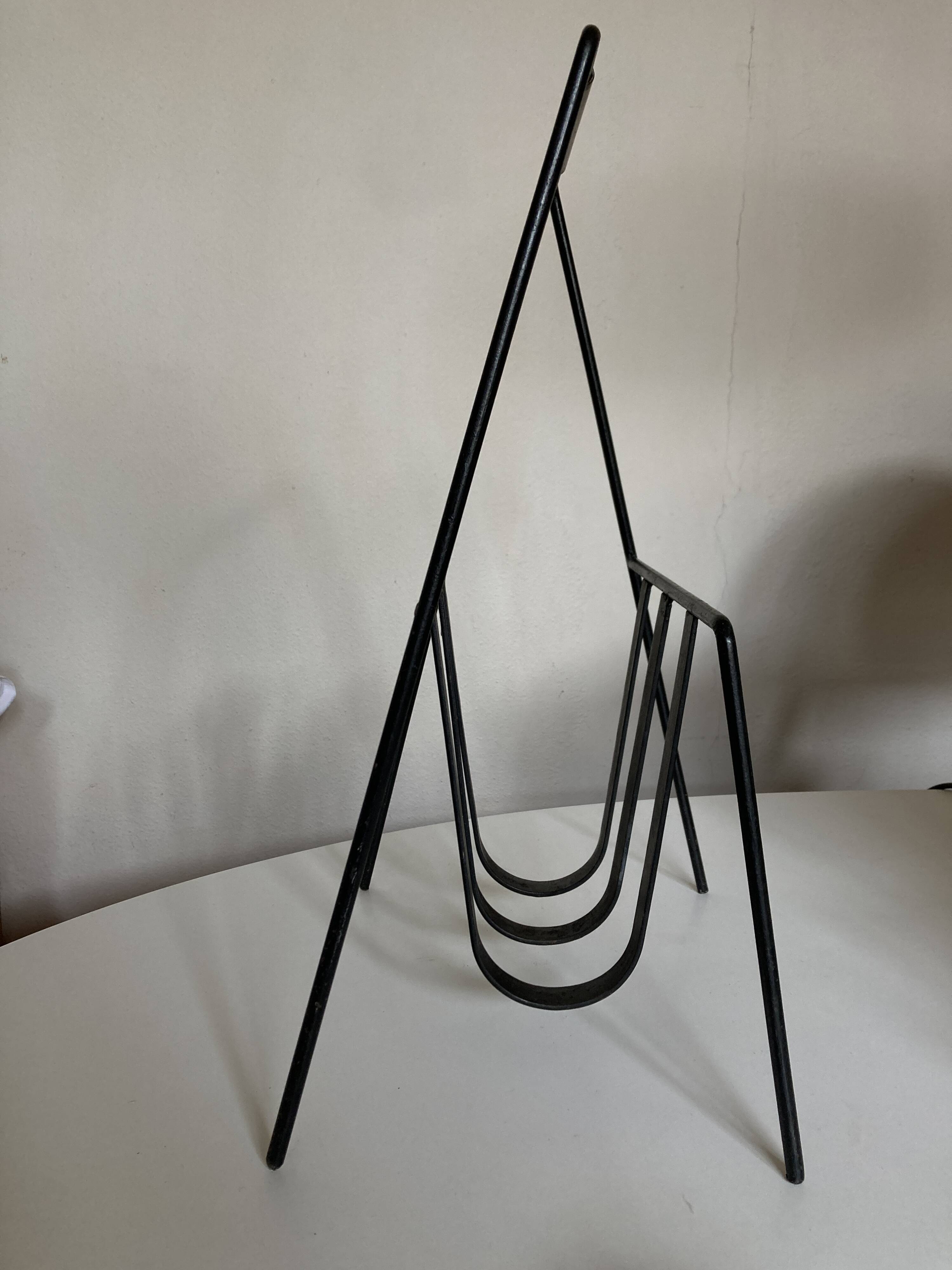 Modernist magazine rack French work 1950 in iron and brass