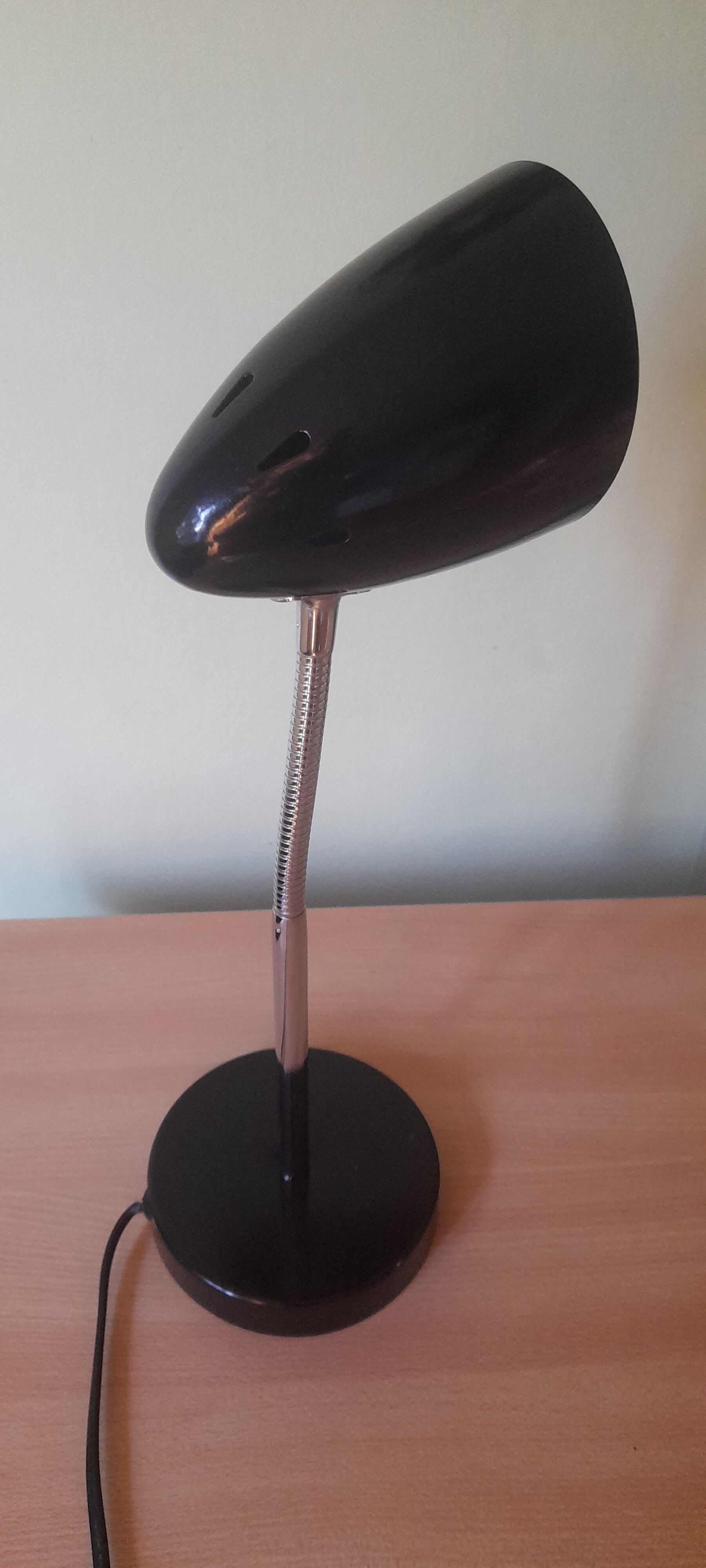 Flexible articulated lamp