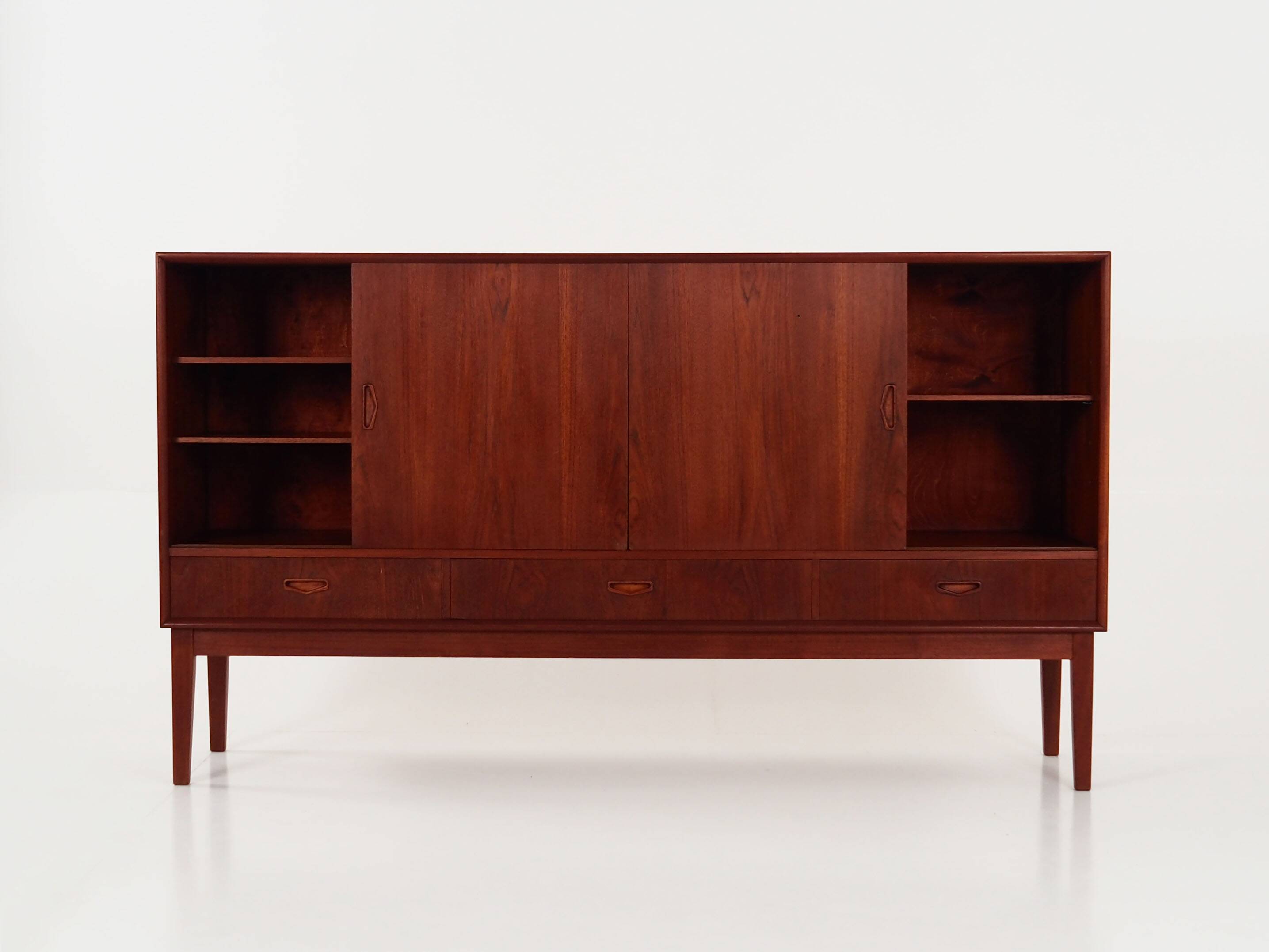 Buffet haut en teck, design danois, années 1970, production : Danemark
